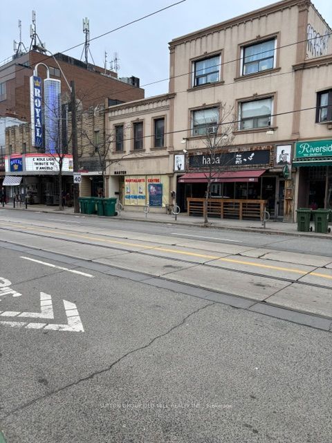 604 College Street Property Photo 2