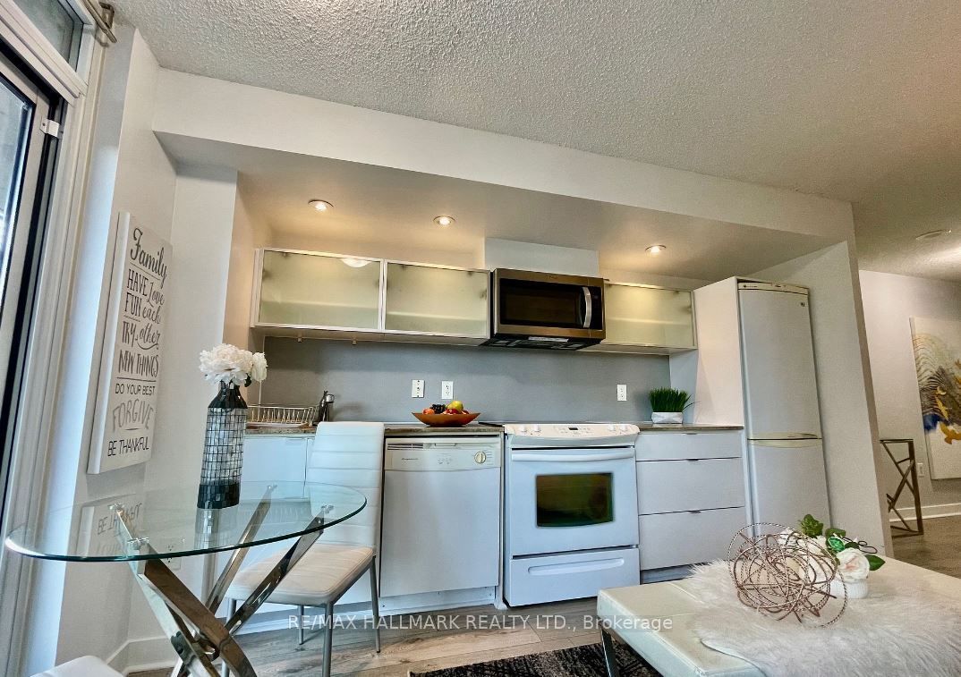4k Spadina Avenue 301 Property Photo 3