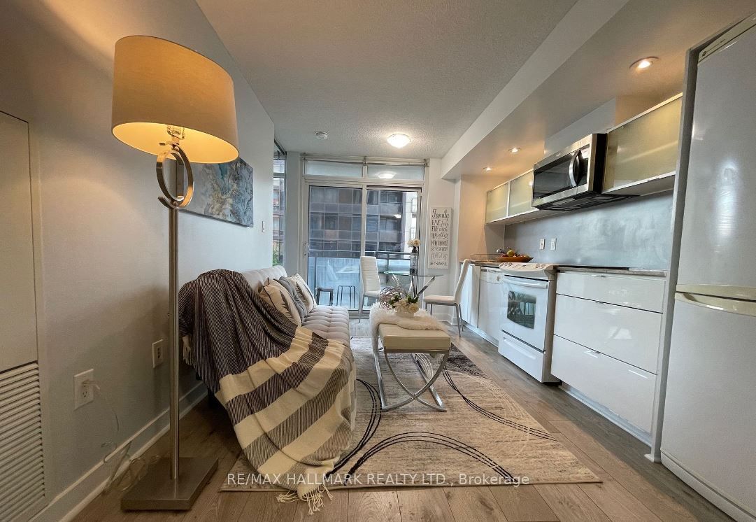 4k Spadina Avenue 301 Property Photo 5