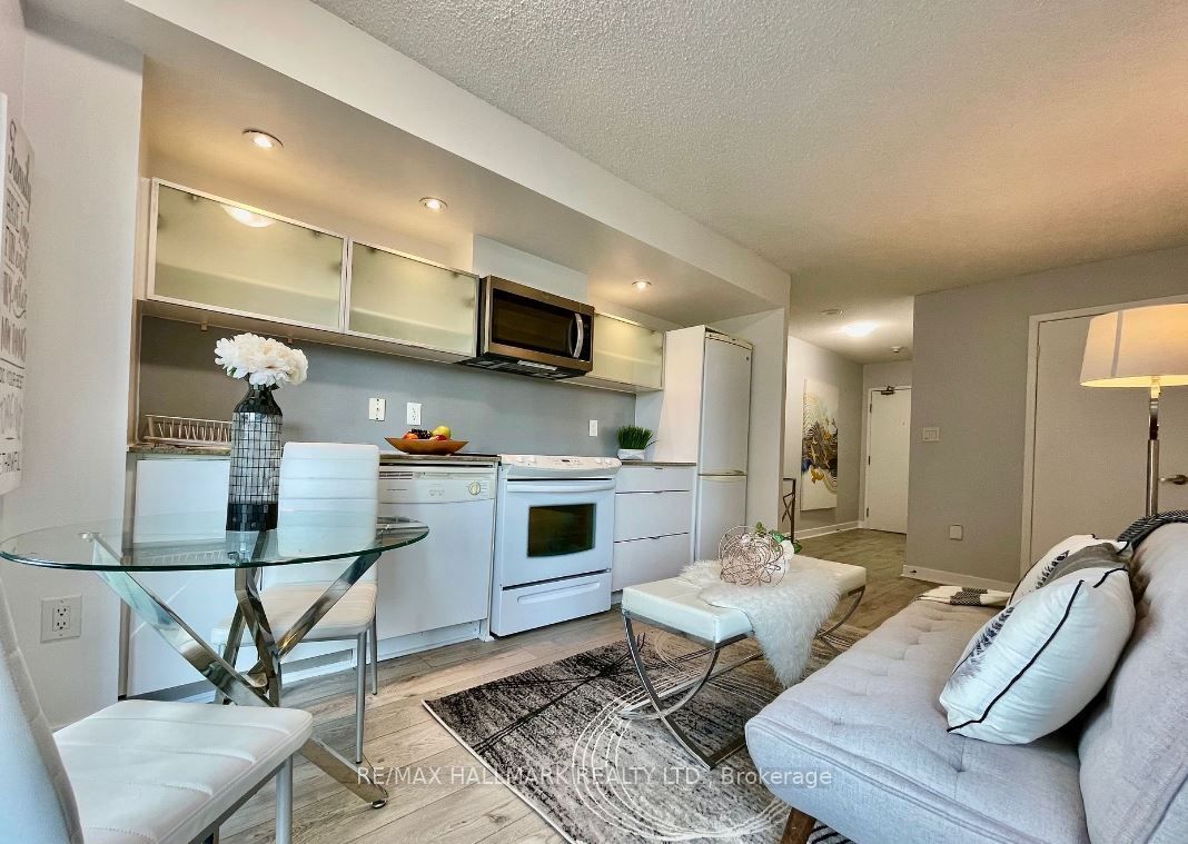 4k Spadina Avenue 301 Property Photo 6
