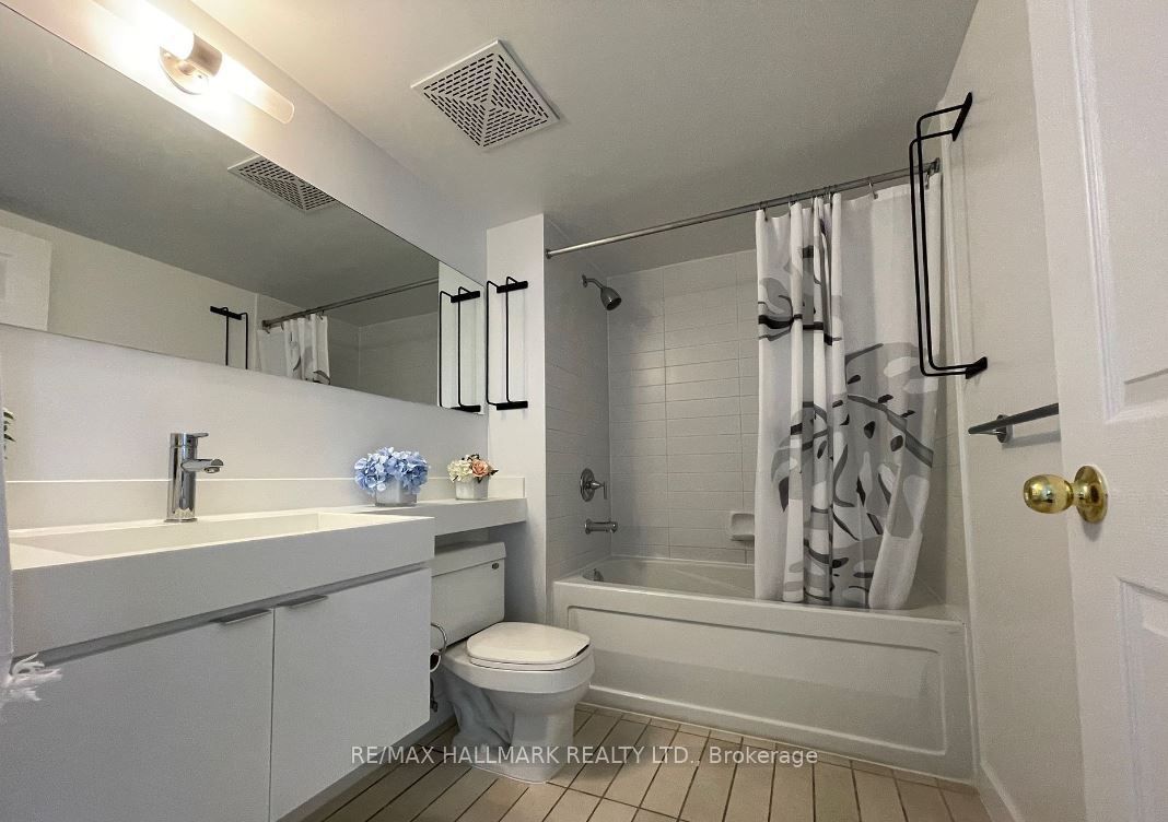 4k Spadina Avenue 301 Property Photo 8