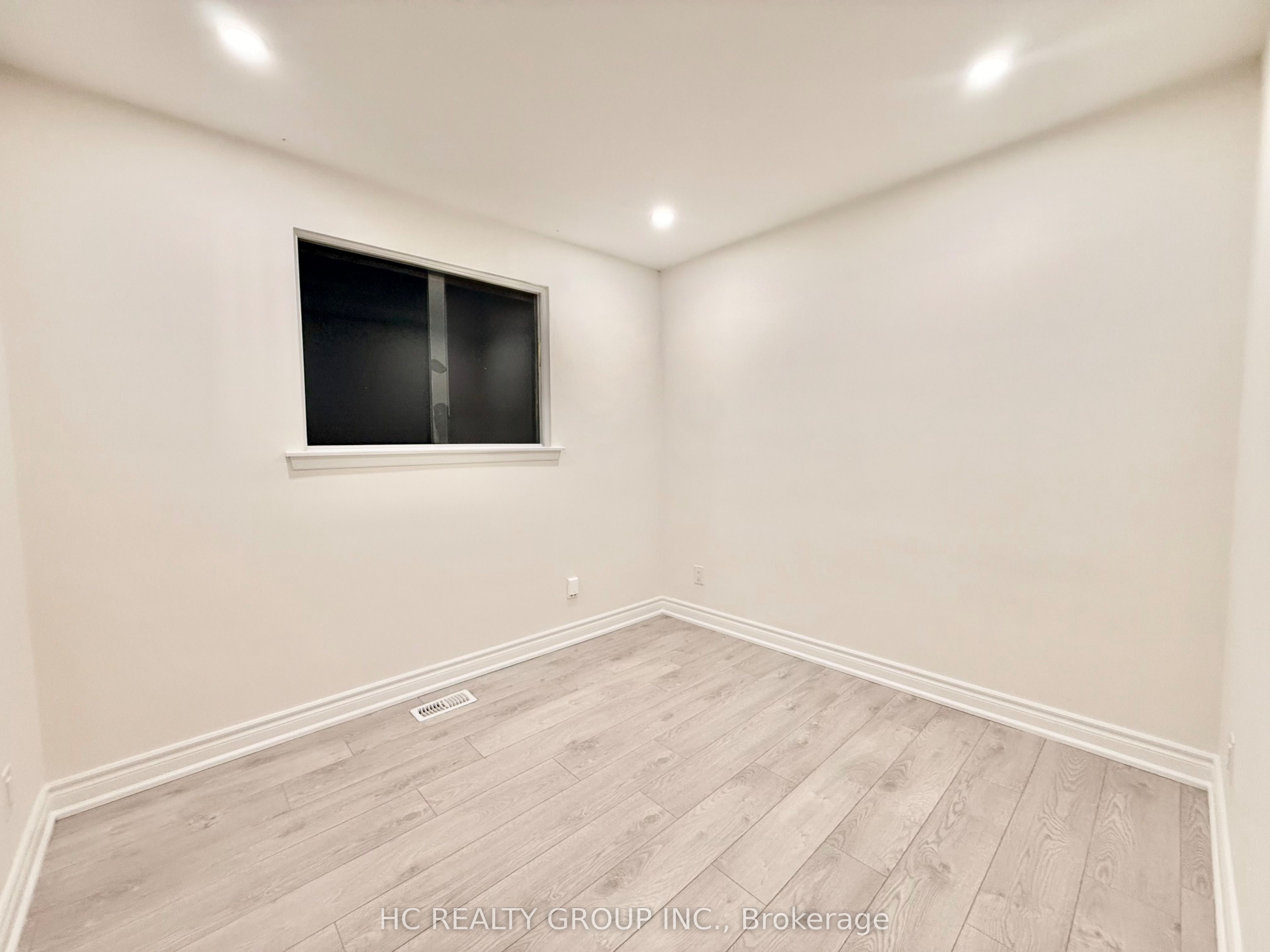 52 Dukinfield Crescent Property Photo 5