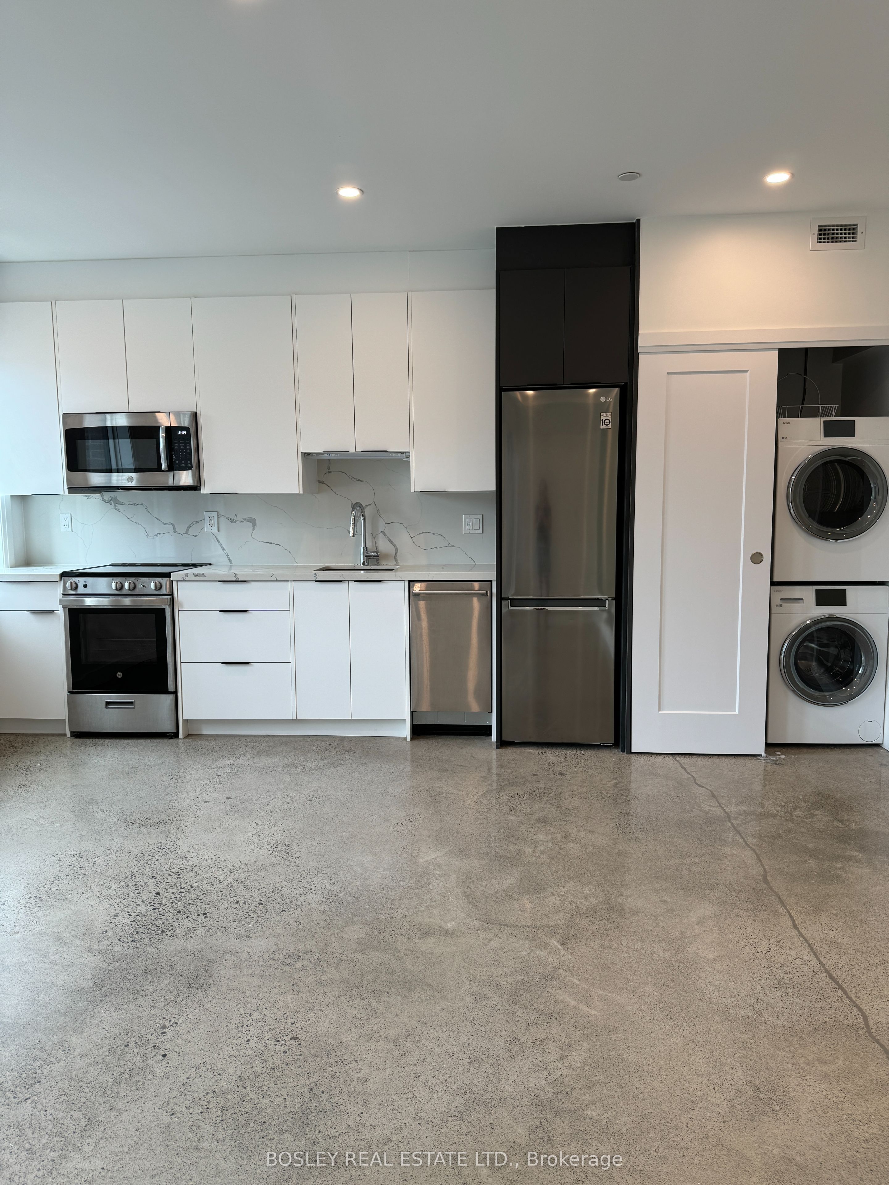 41 River Street 25 Property Photo 3