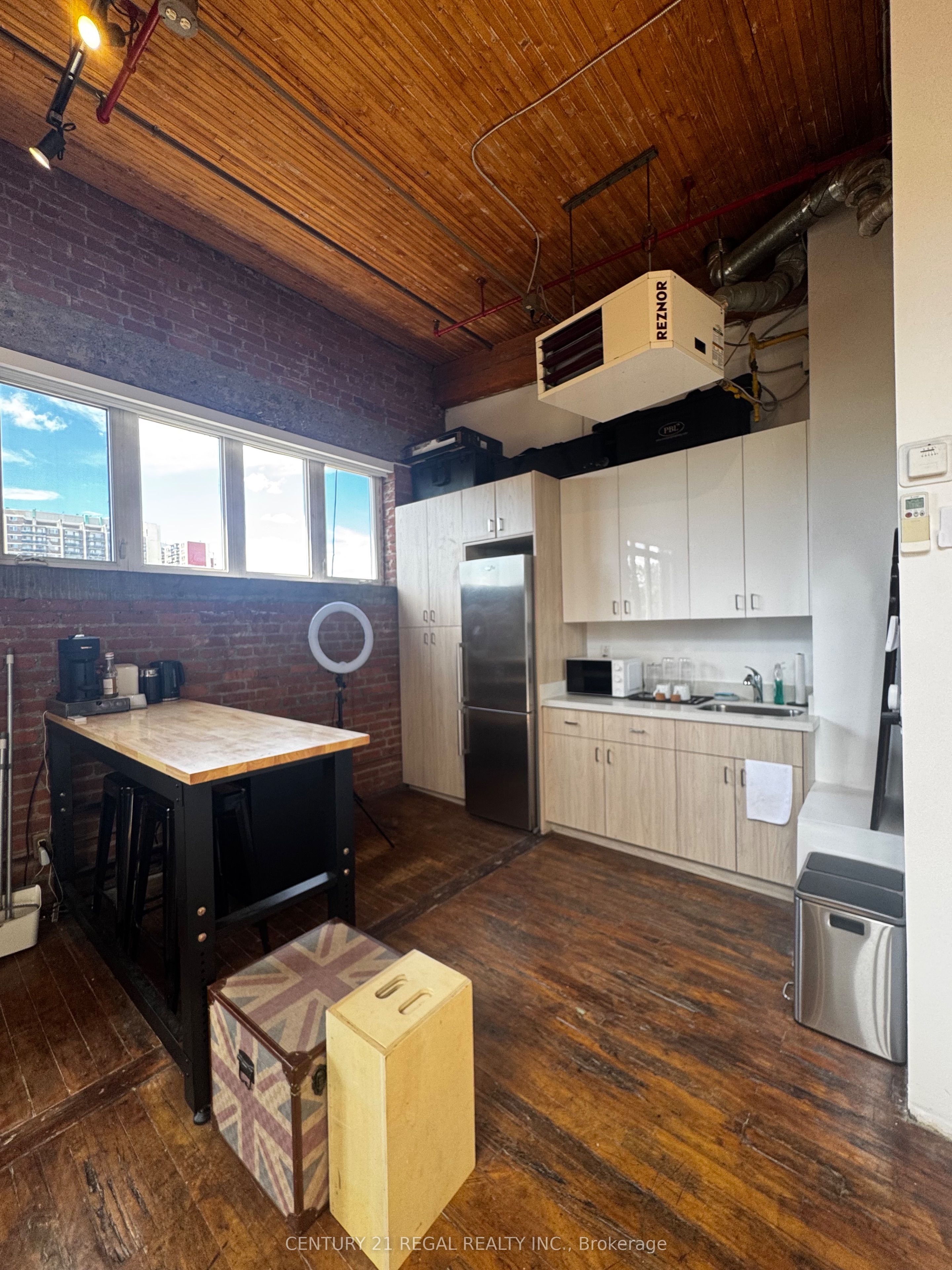 77 Florence Street 306 Property Photo 3