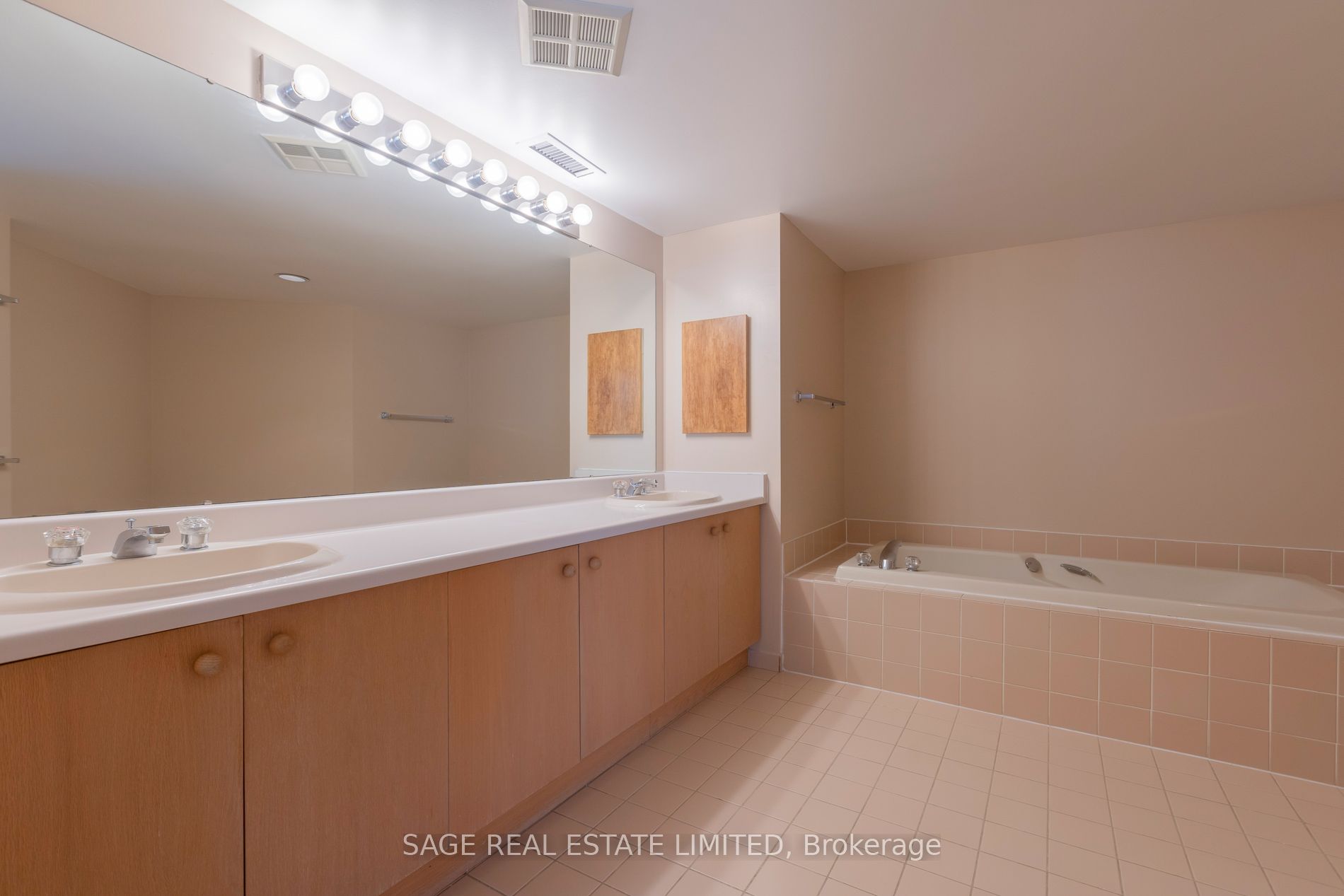 25 George Street 302 Property Photo 31