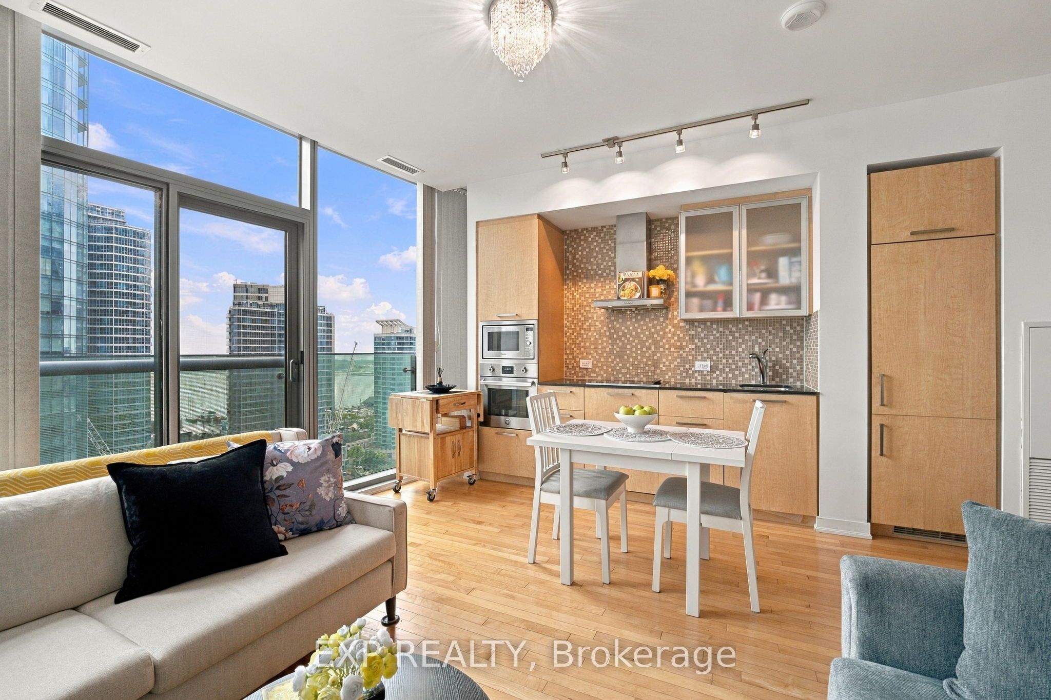 14 York Street 1804 Property Photo 1