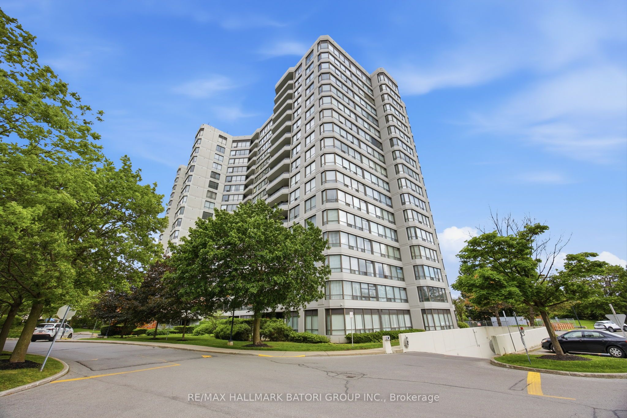 1121 W Steeles Avenue W 514