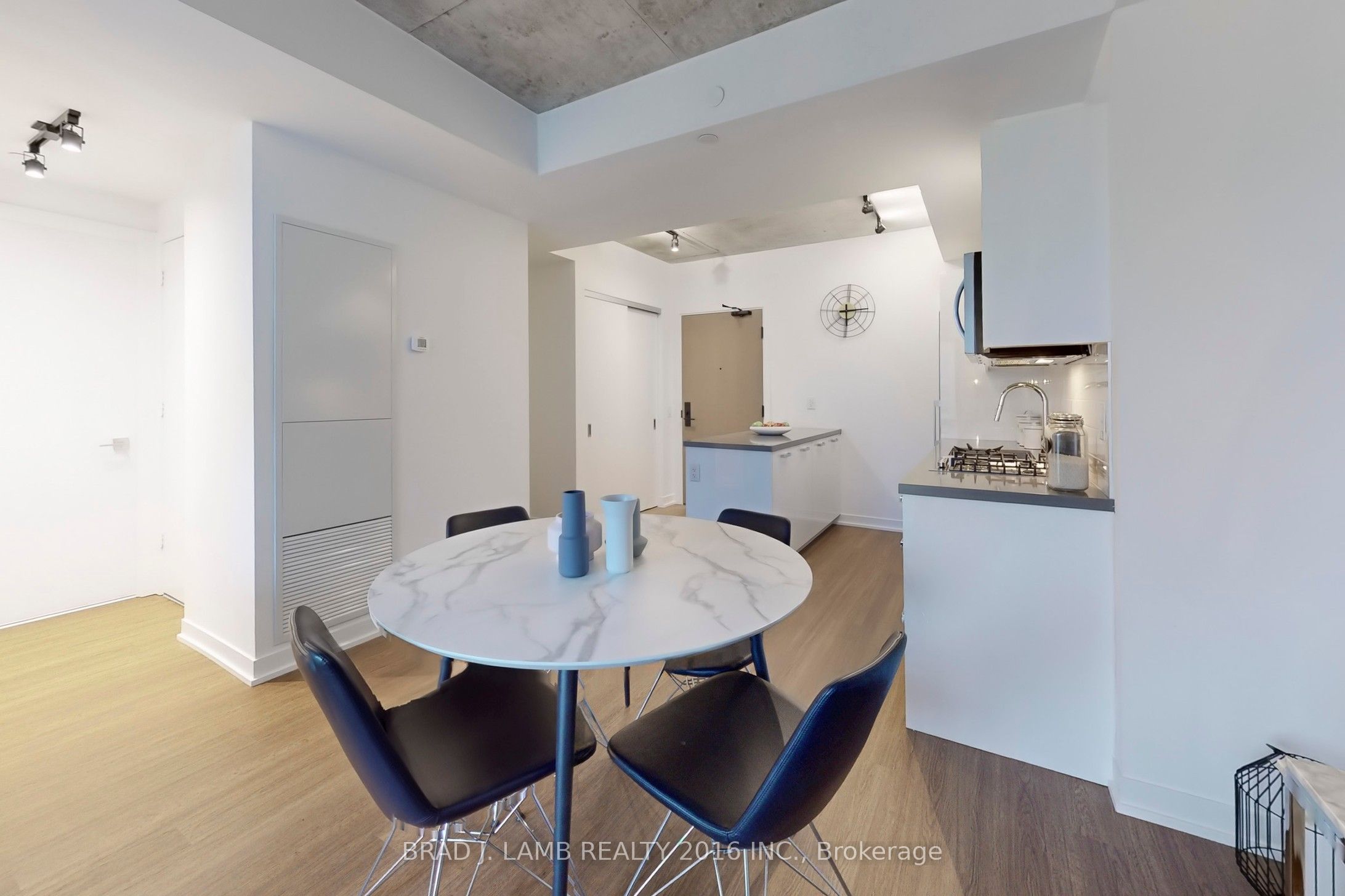 195 Mccaul Street 1403 Property Photo 8