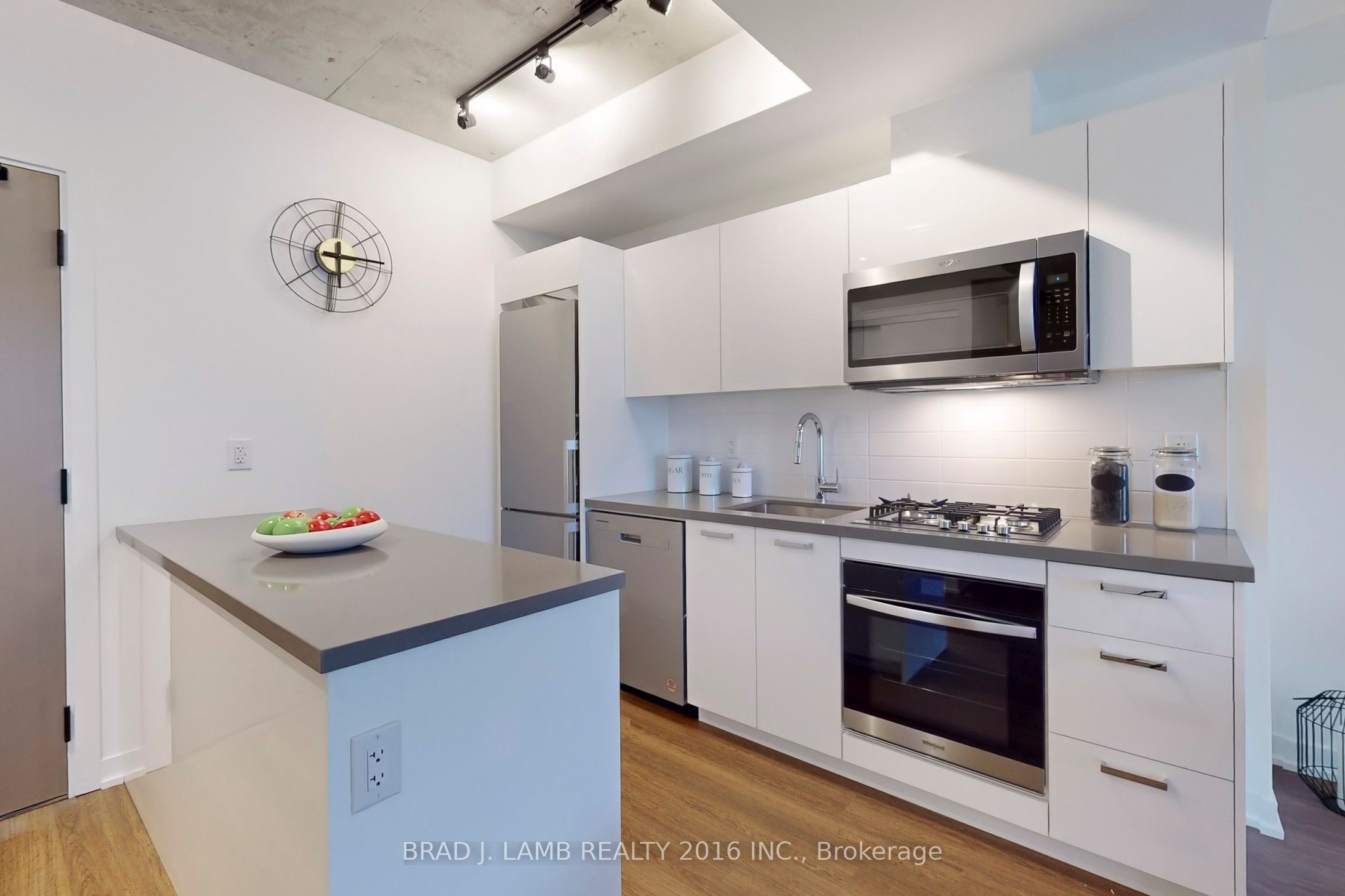 195 Mccaul Street 1403 Property Photo 15
