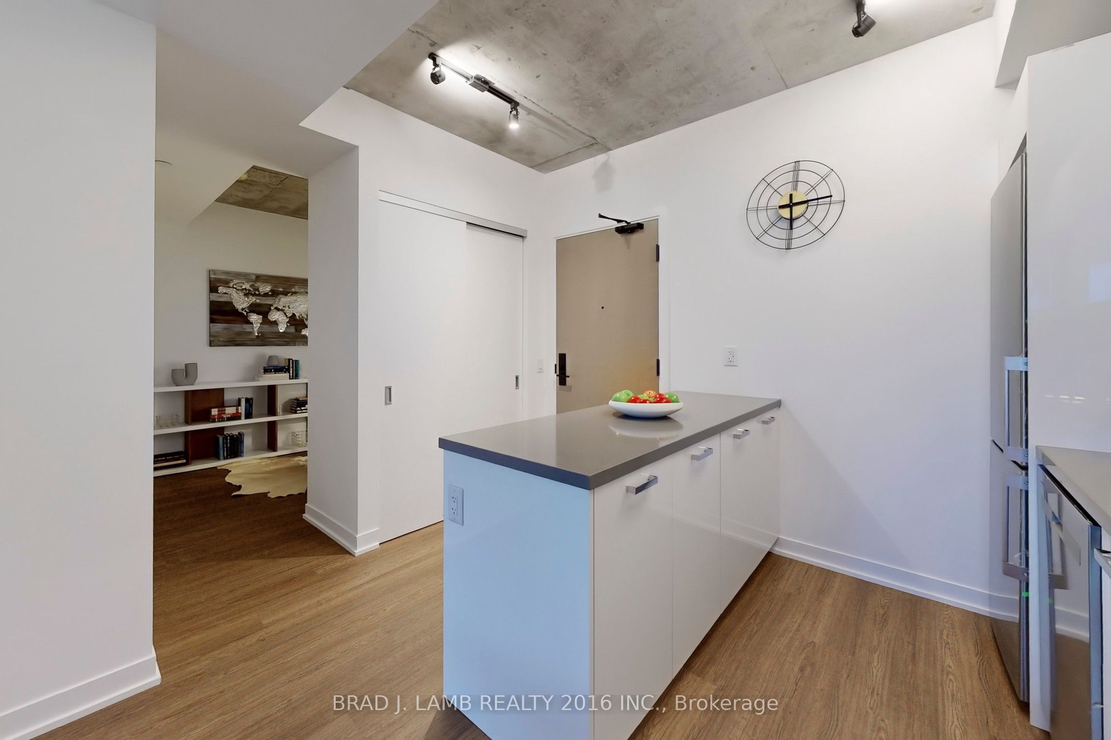 195 Mccaul Street 1403 Property Photo 18