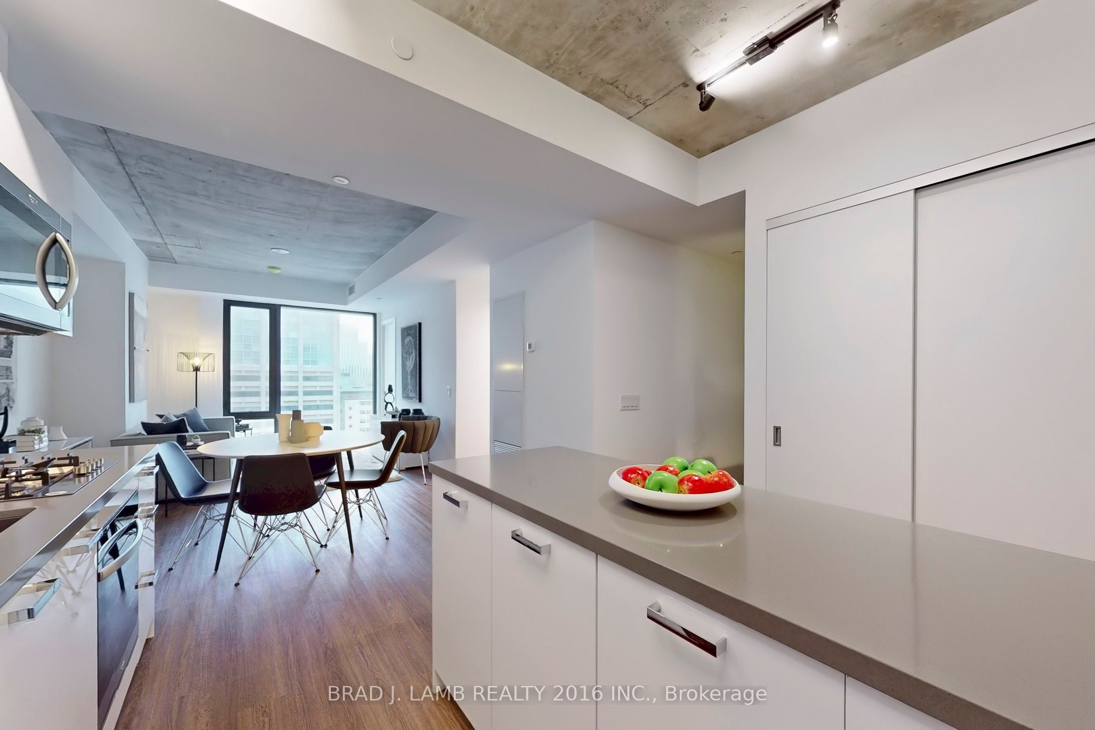 195 Mccaul Street 1403 Property Photo 21
