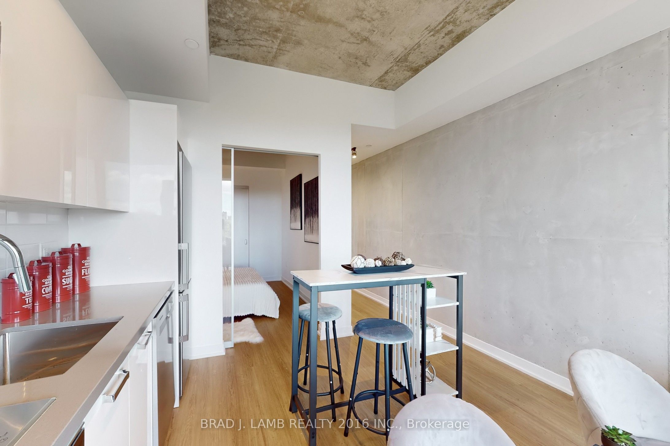 195 Mccaul Street 705 Property Photo 12