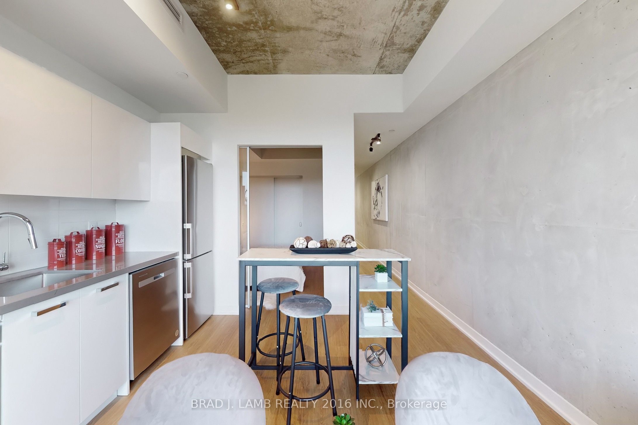 195 Mccaul Street 705 Property Photo 13