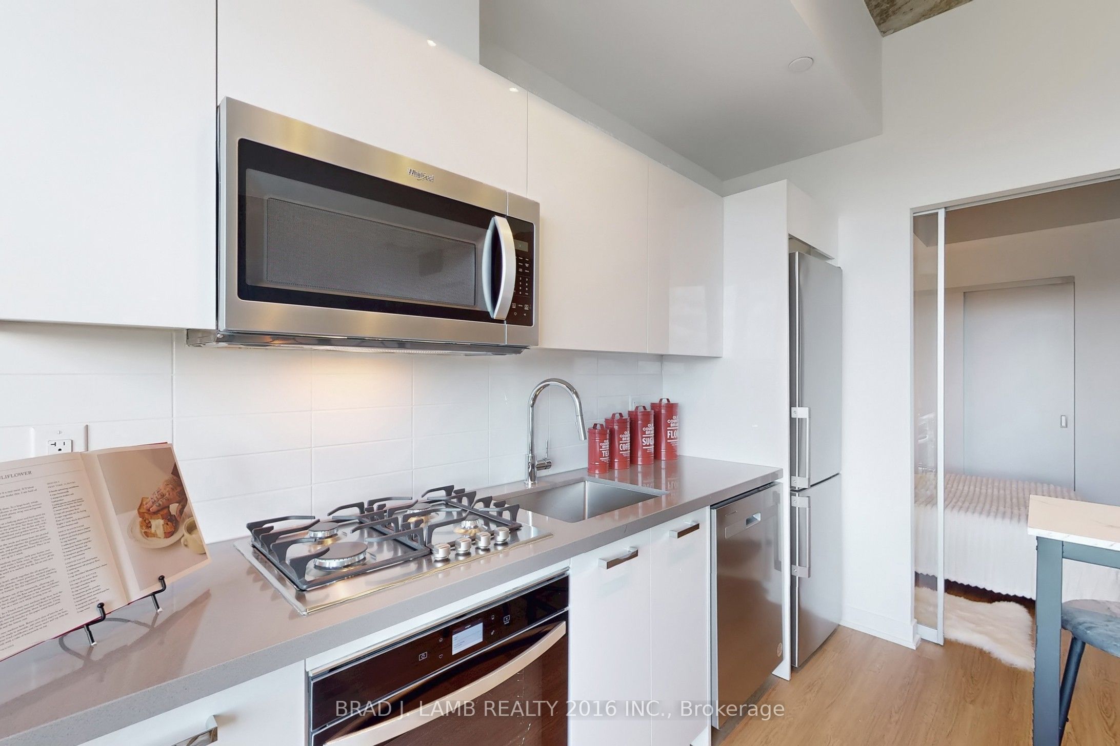 195 Mccaul Street 705 Property Photo 14