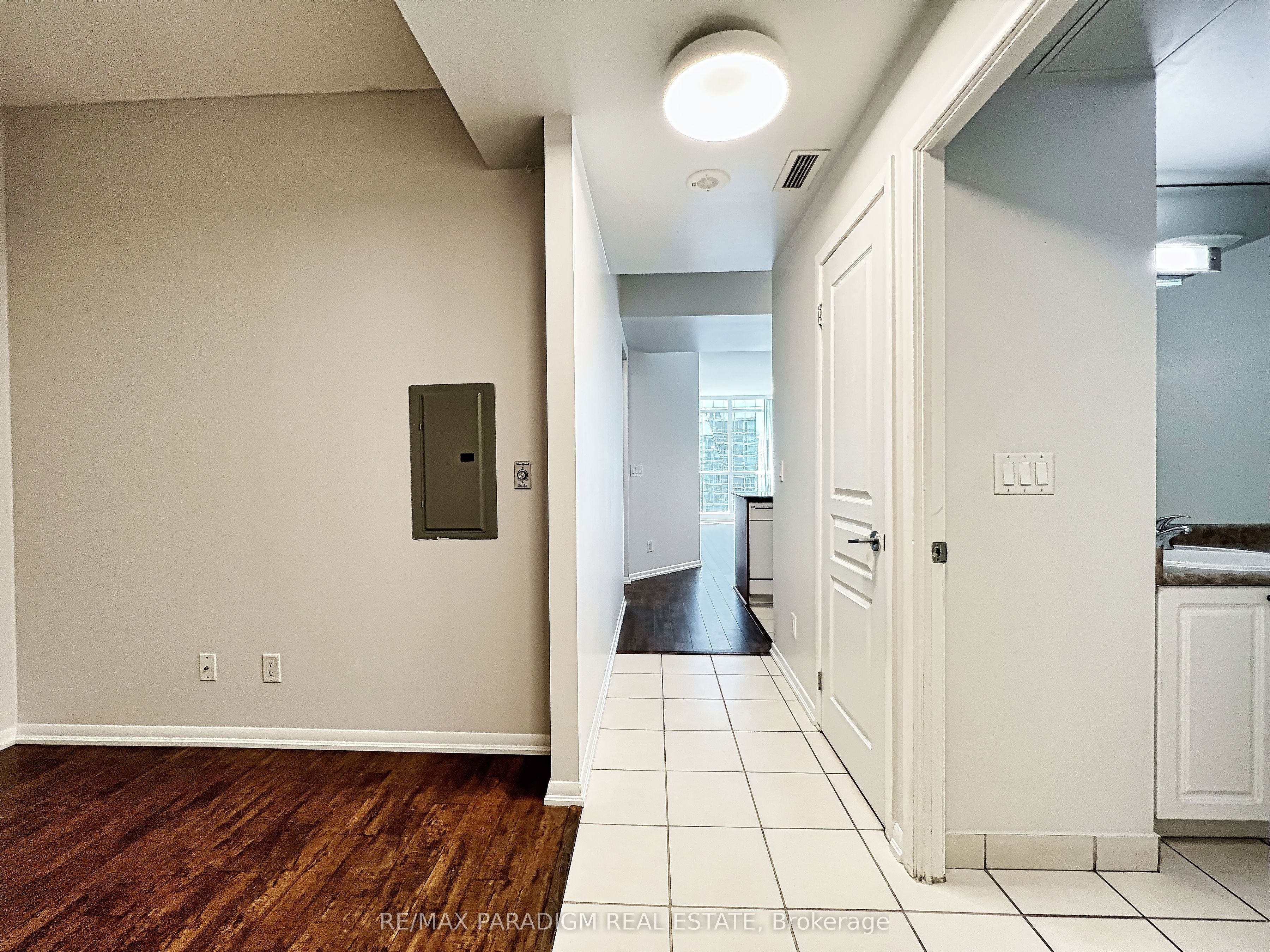 18 Yonge Street 3713 Property Photo 3
