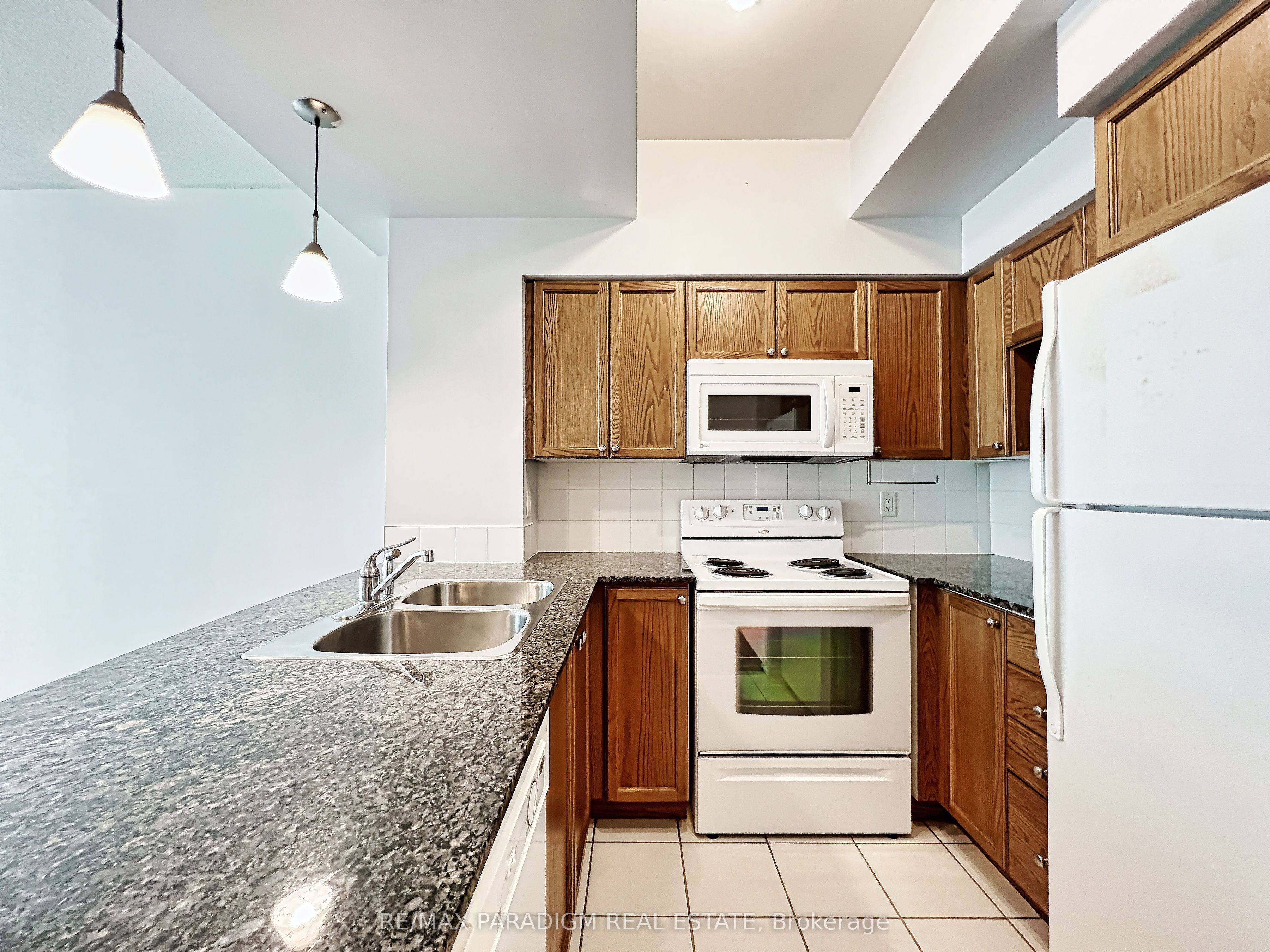18 Yonge Street 3713 Property Photo 10