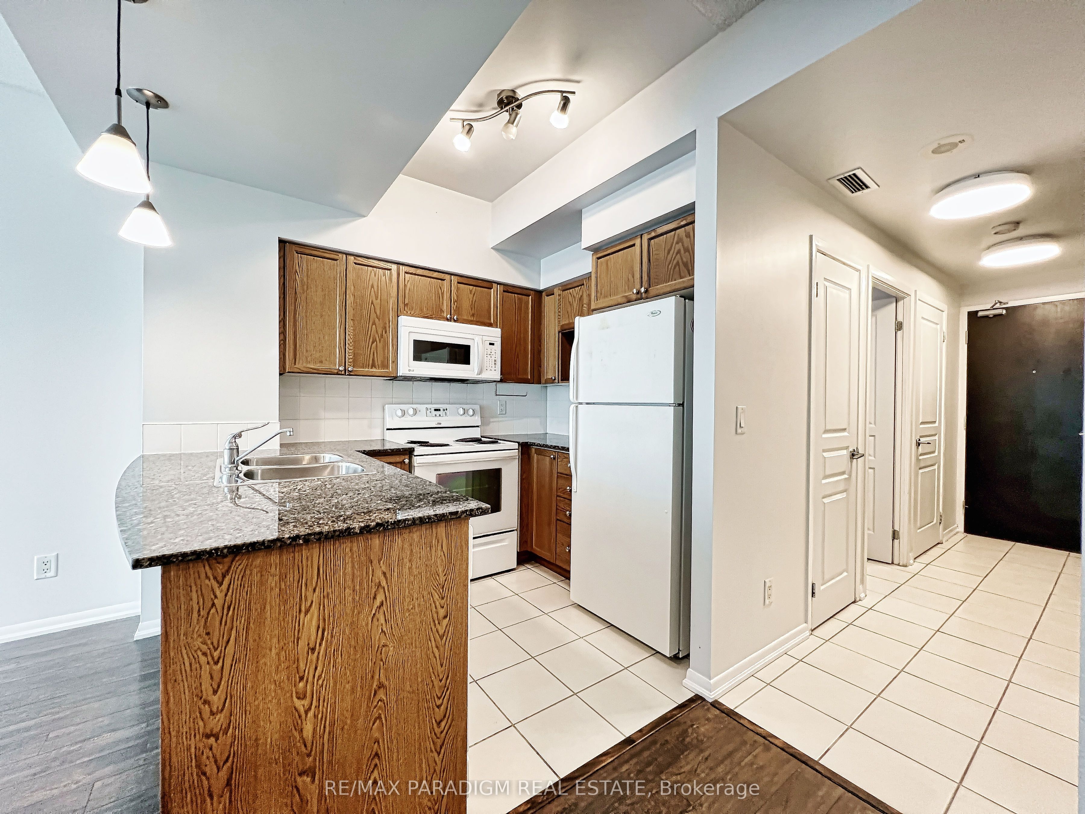 18 Yonge Street 3713 Property Photo 11