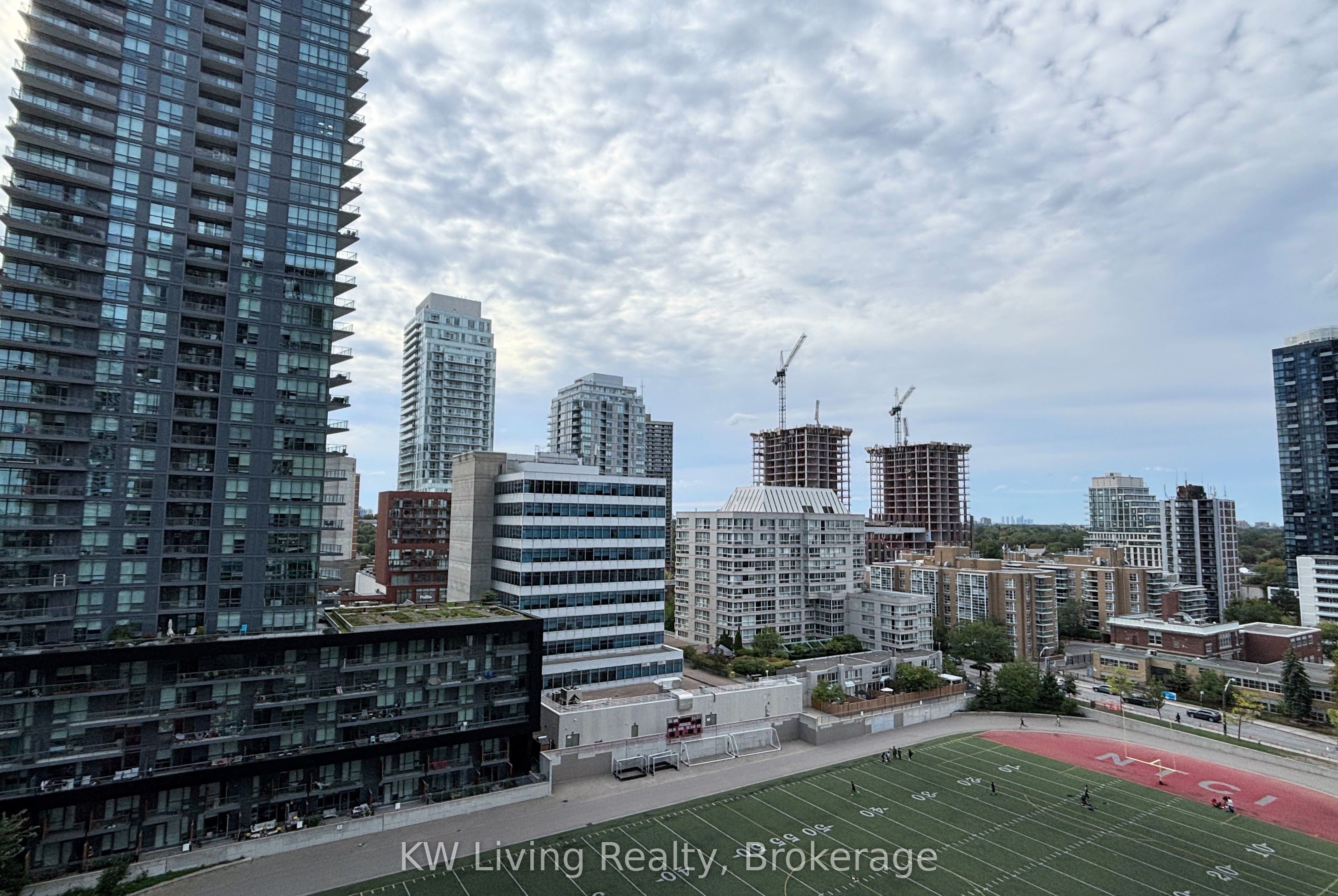 70 Roehampton Avenue 1116 Property Photo 1