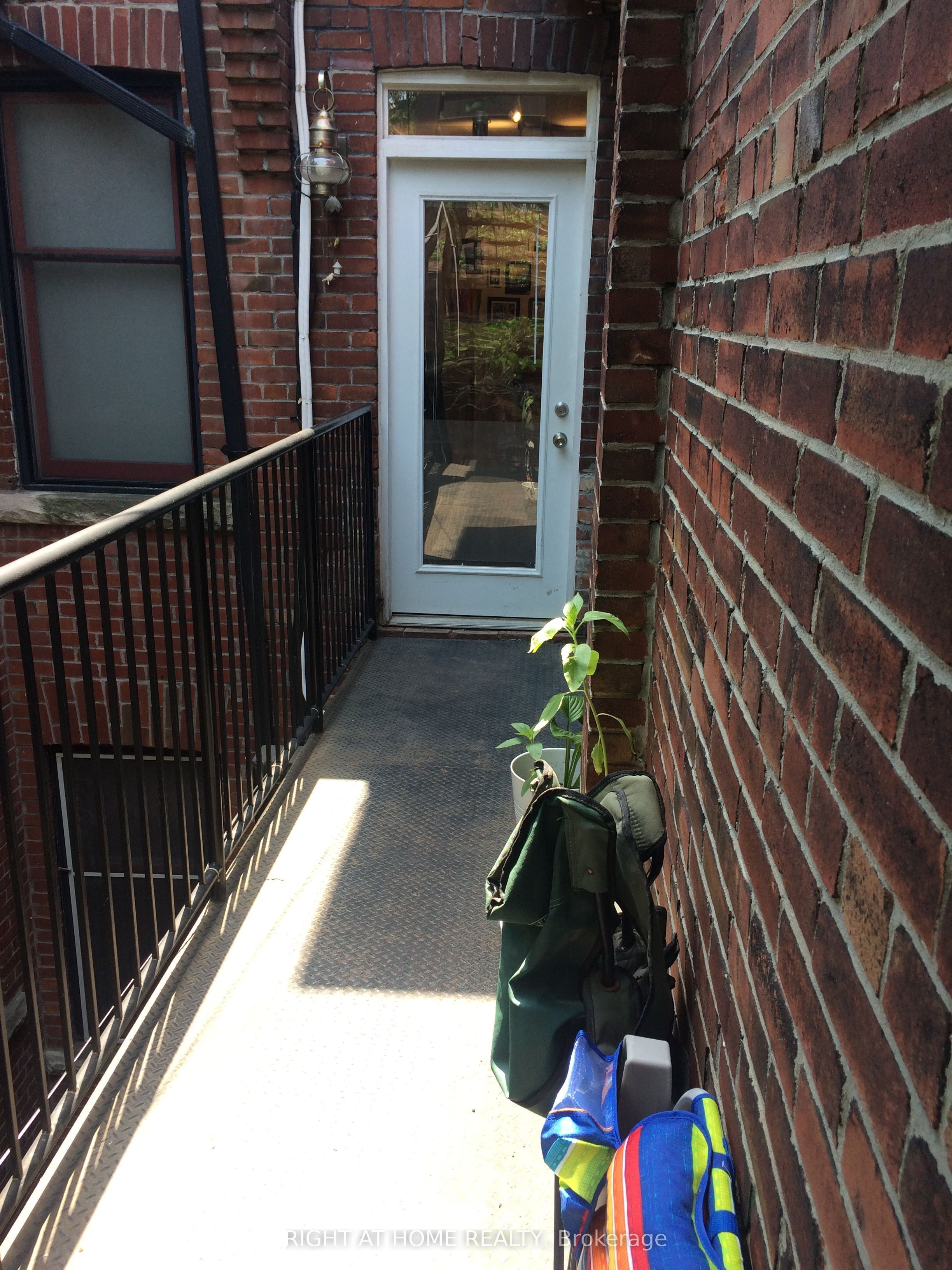 194a Carlton Street Property Photo 6