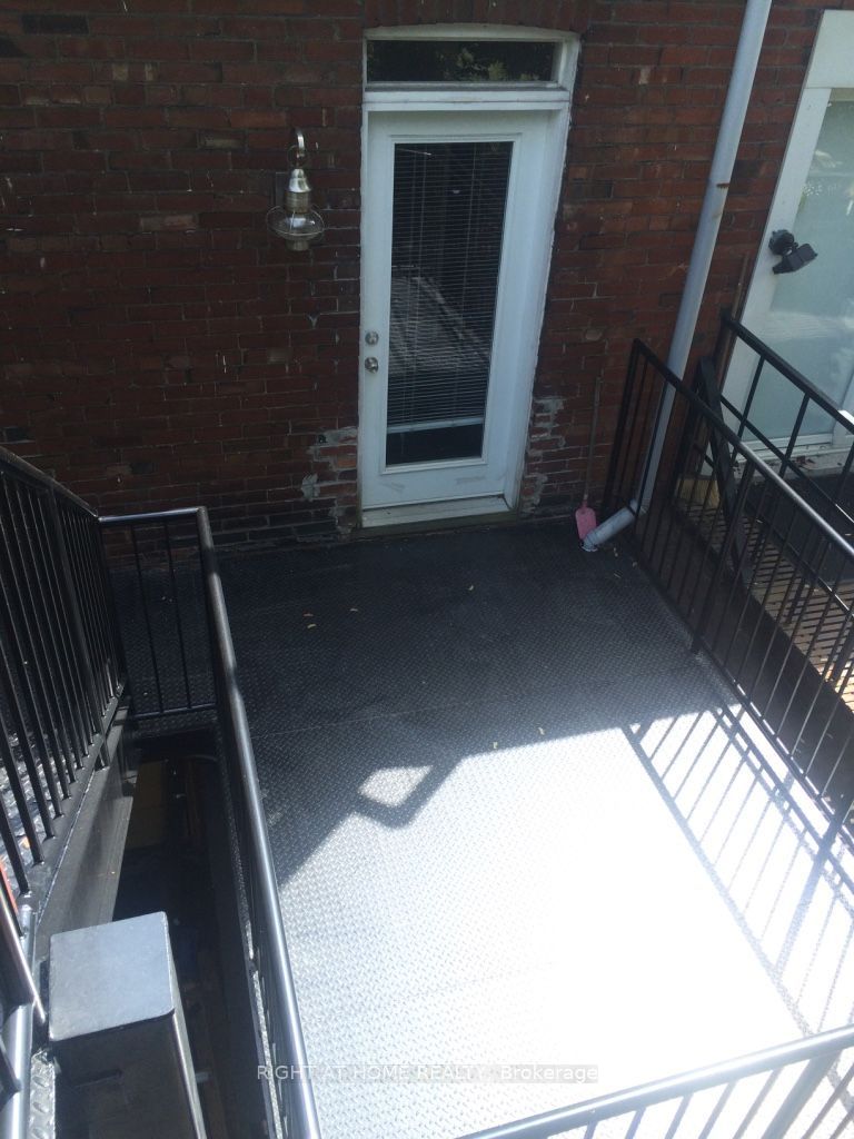 194a Carlton Street Property Photo 11