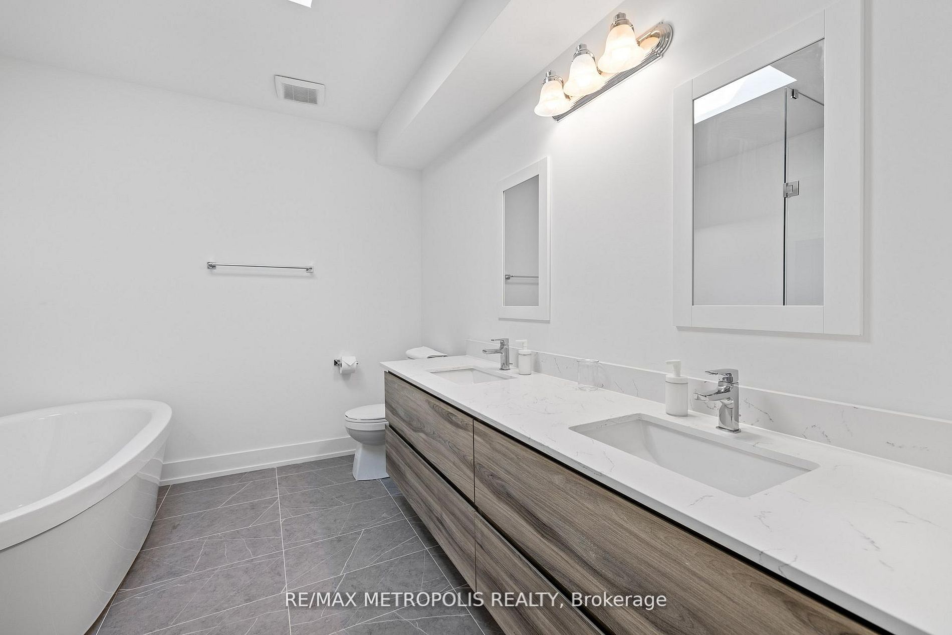 447 - 449 Lansdowne Avenue Property Photo 28