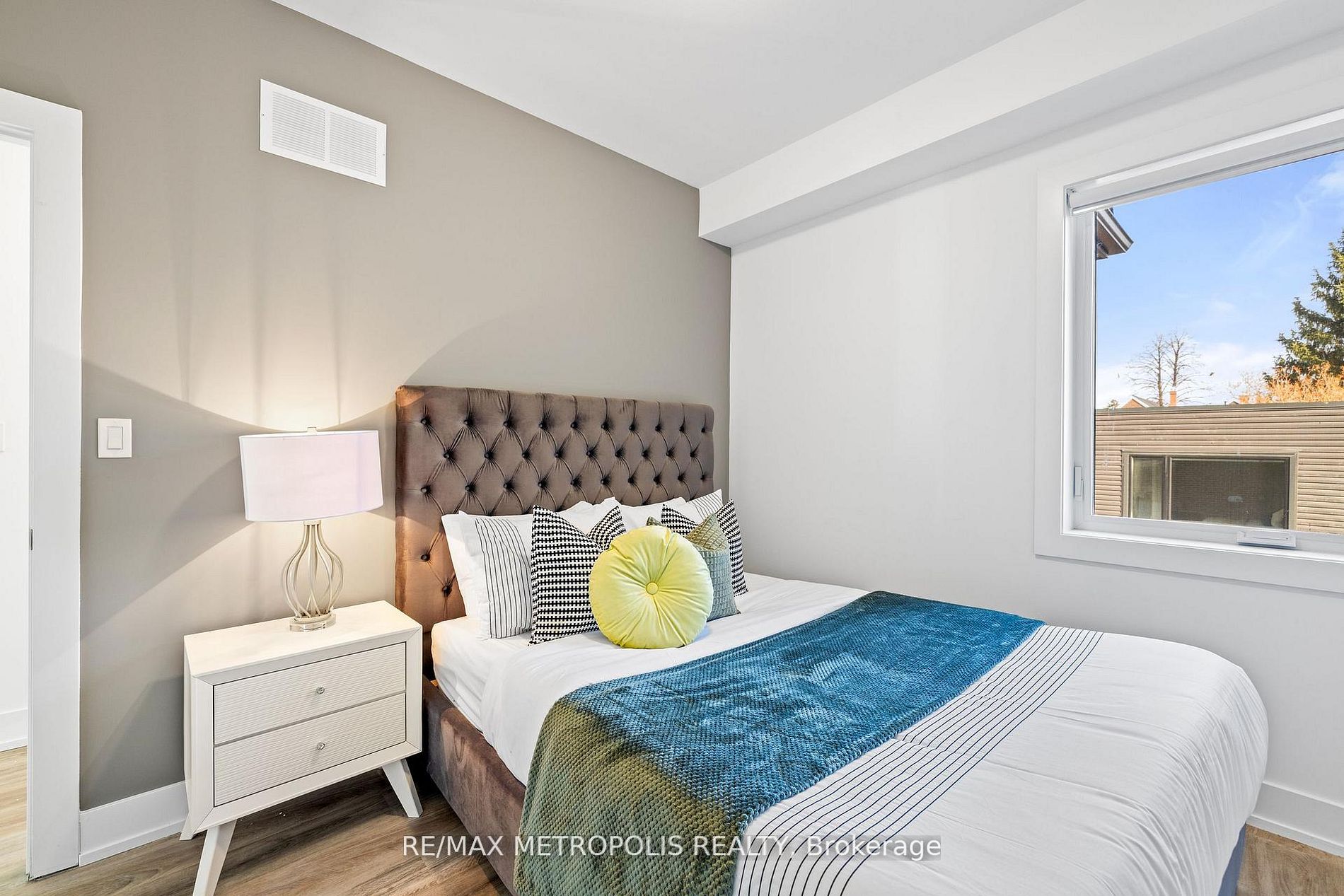 447 - 449 Lansdowne Avenue Property Photo 31