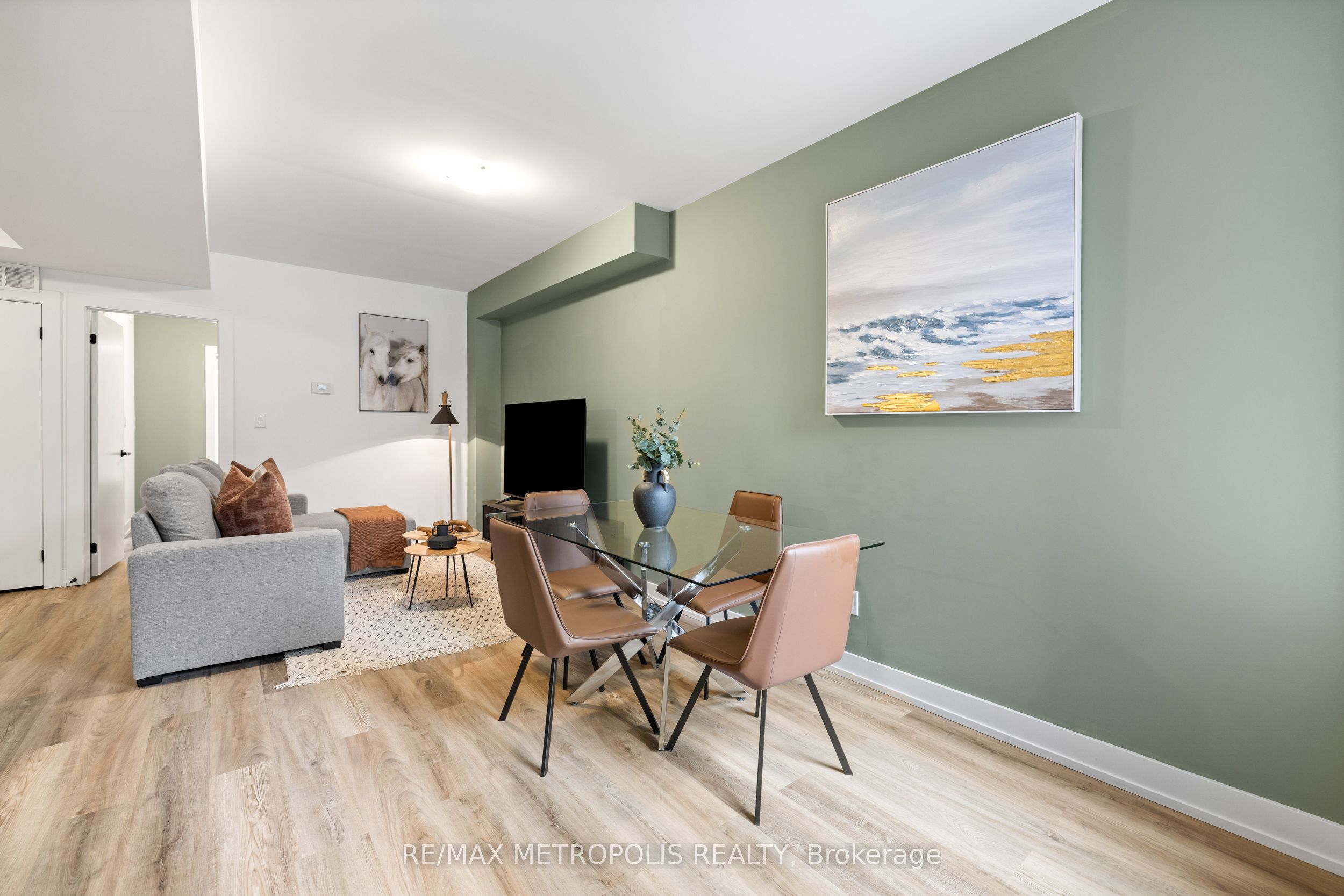 447 Lansdowne Avenue B Property Photo 6