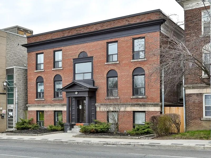 915 St Clair Avenue W 16 Property Photo 1