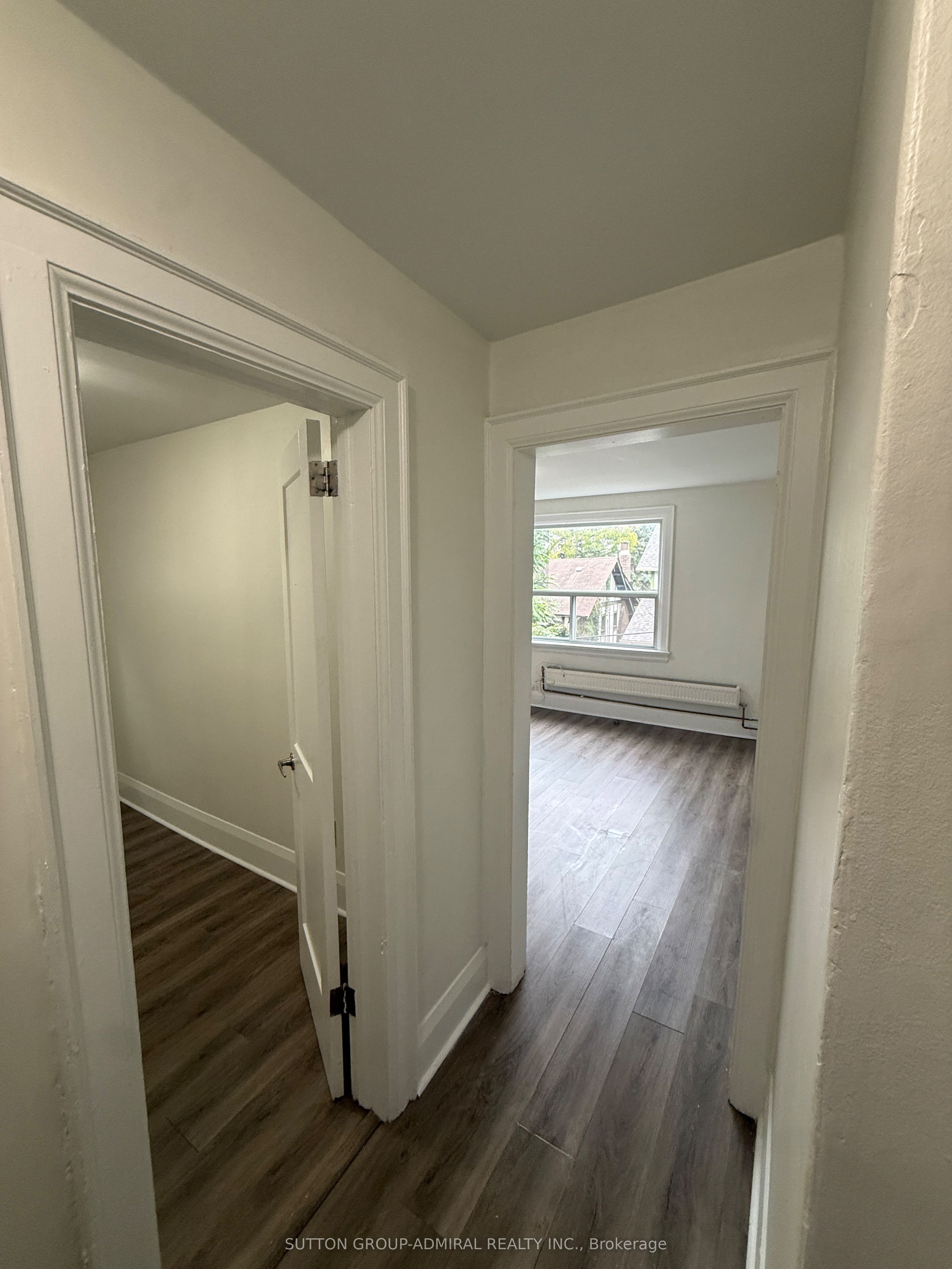 915 St Clair Avenue W 16 Property Photo 2