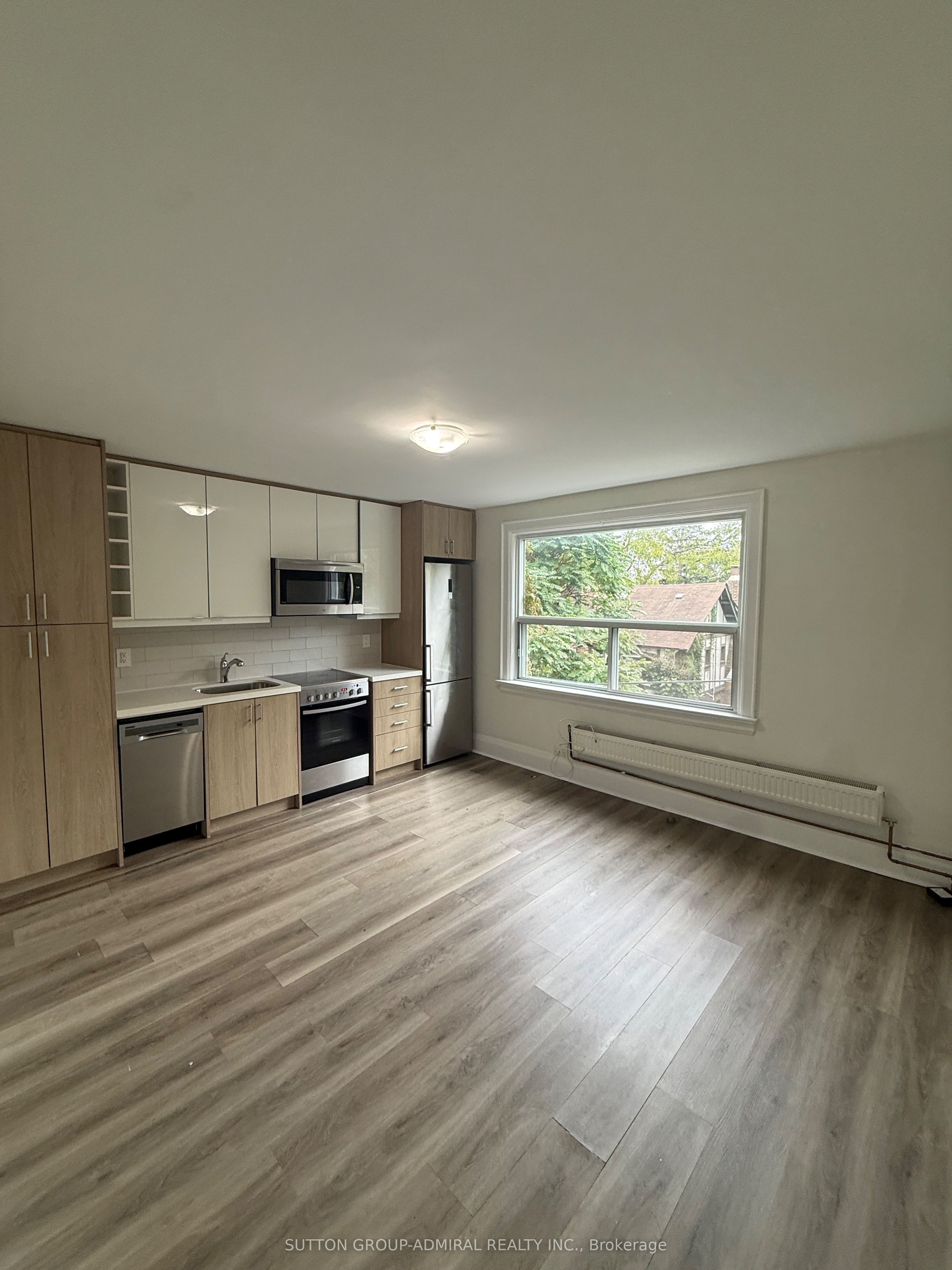 915 St Clair Avenue W 16 Property Photo 3