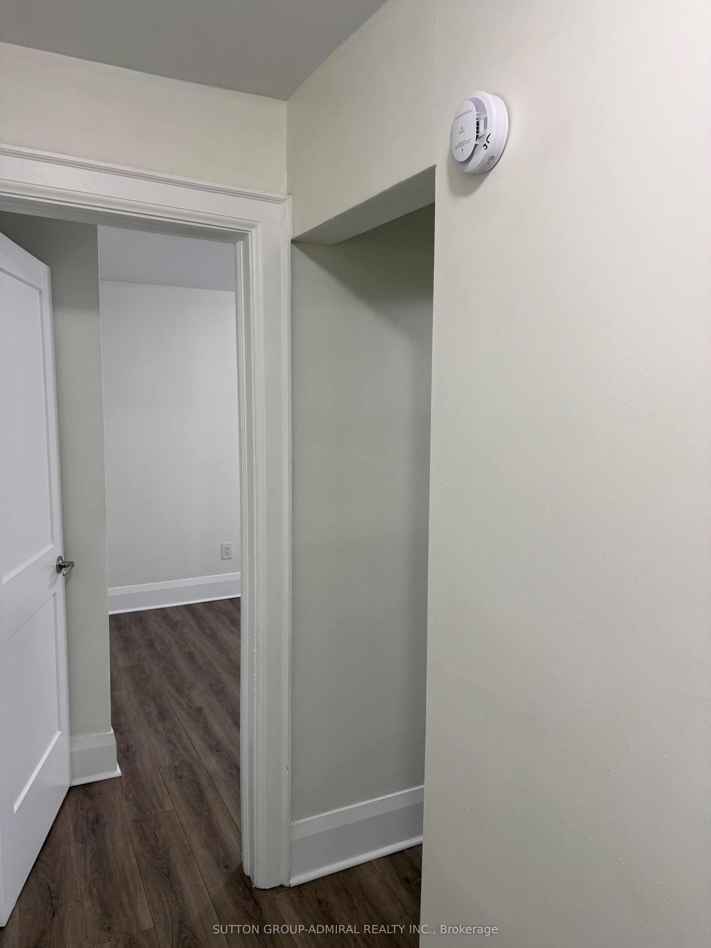 915 St Clair Avenue W 16 Property Photo 4