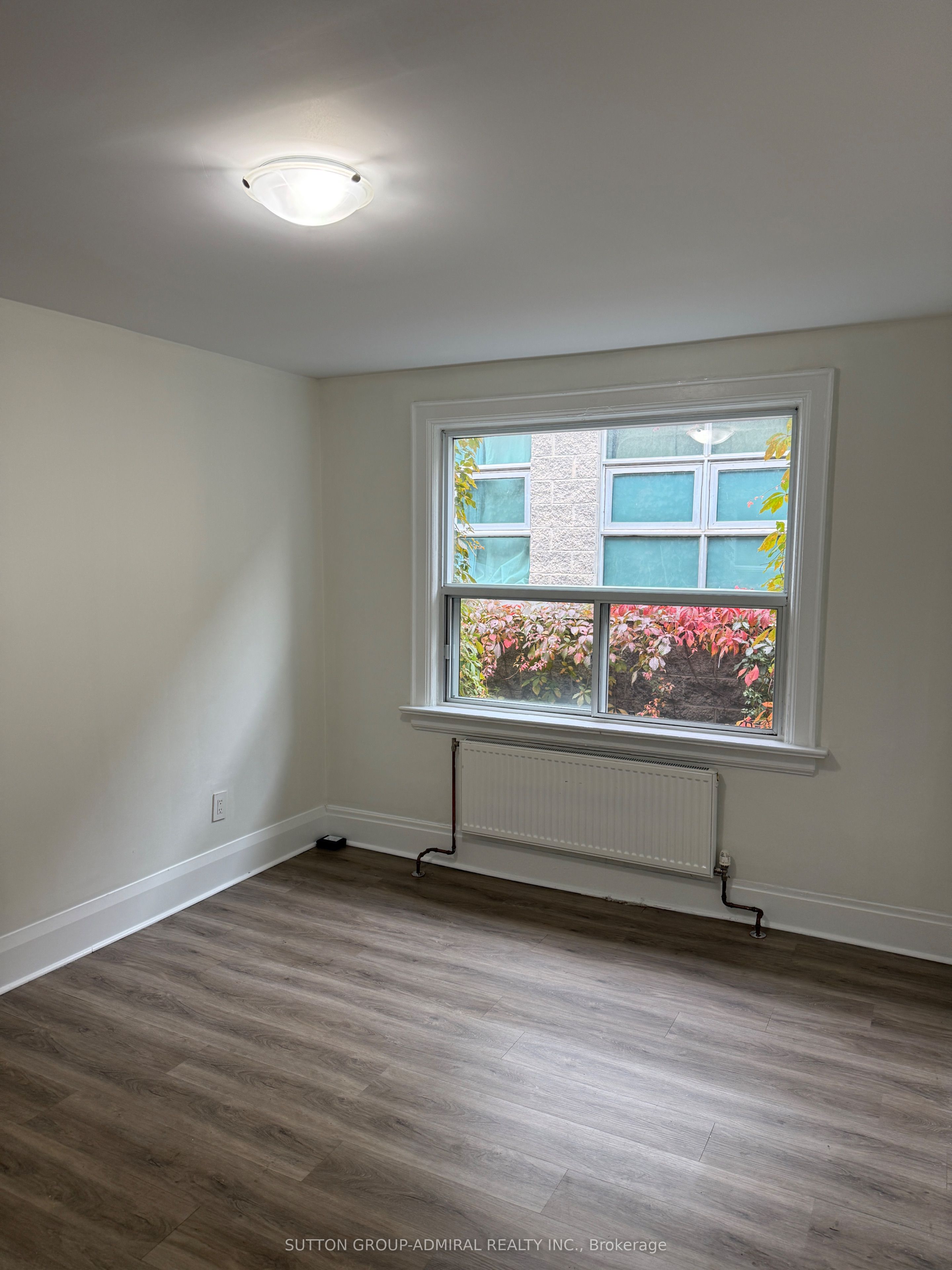 915 St Clair Avenue W 16 Property Photo 5