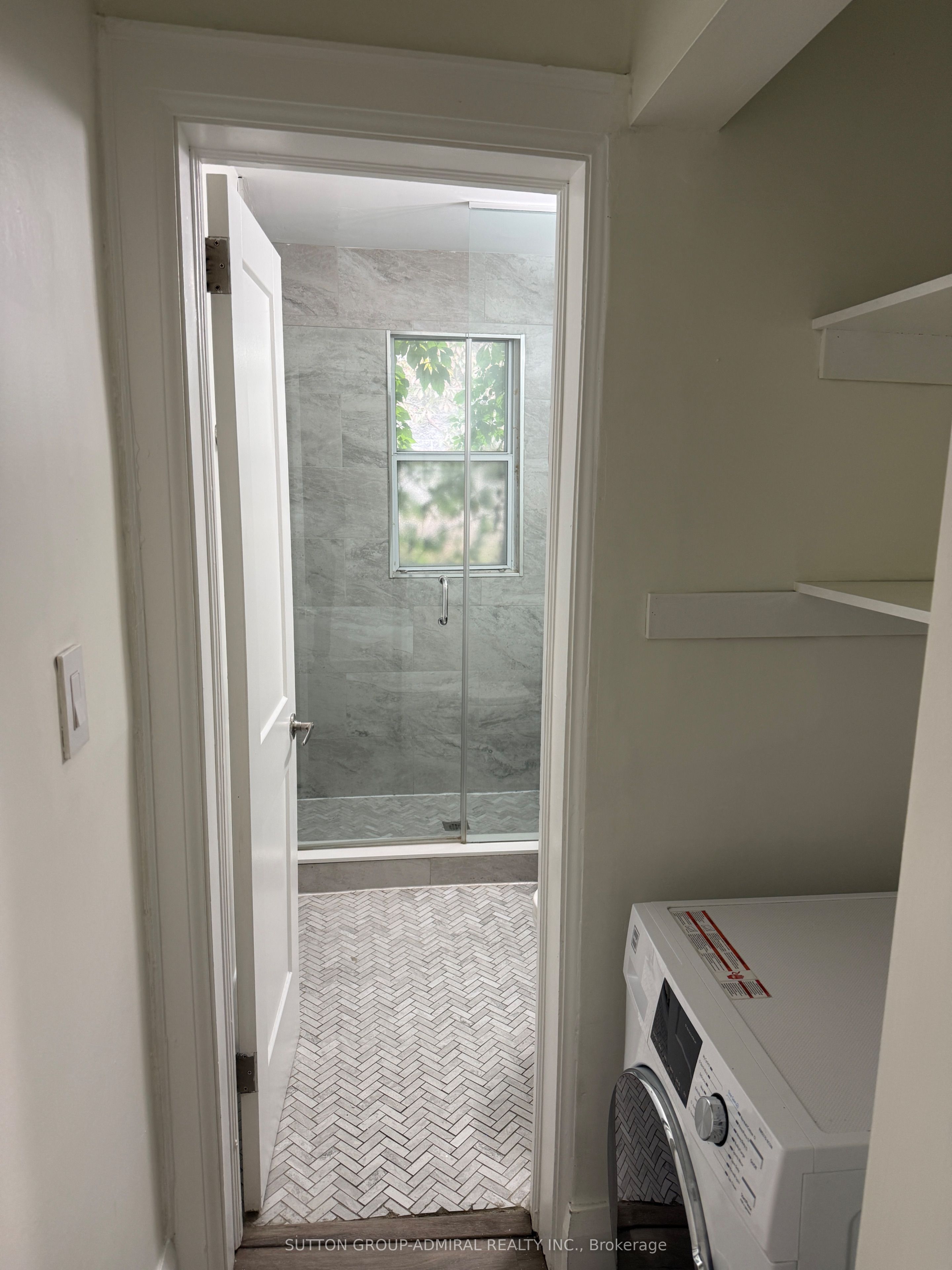 915 St Clair Avenue W 16 Property Photo 7