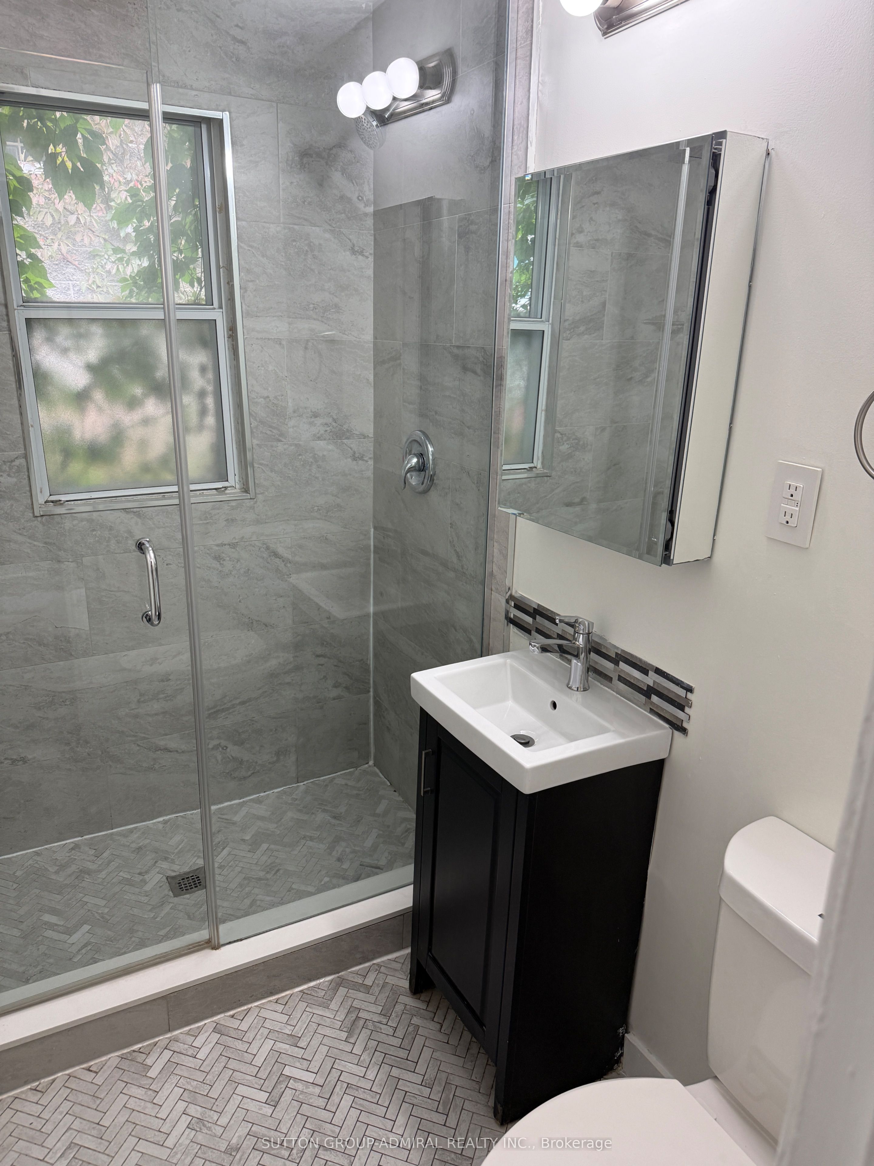 915 St Clair Avenue W 16 Property Photo 8