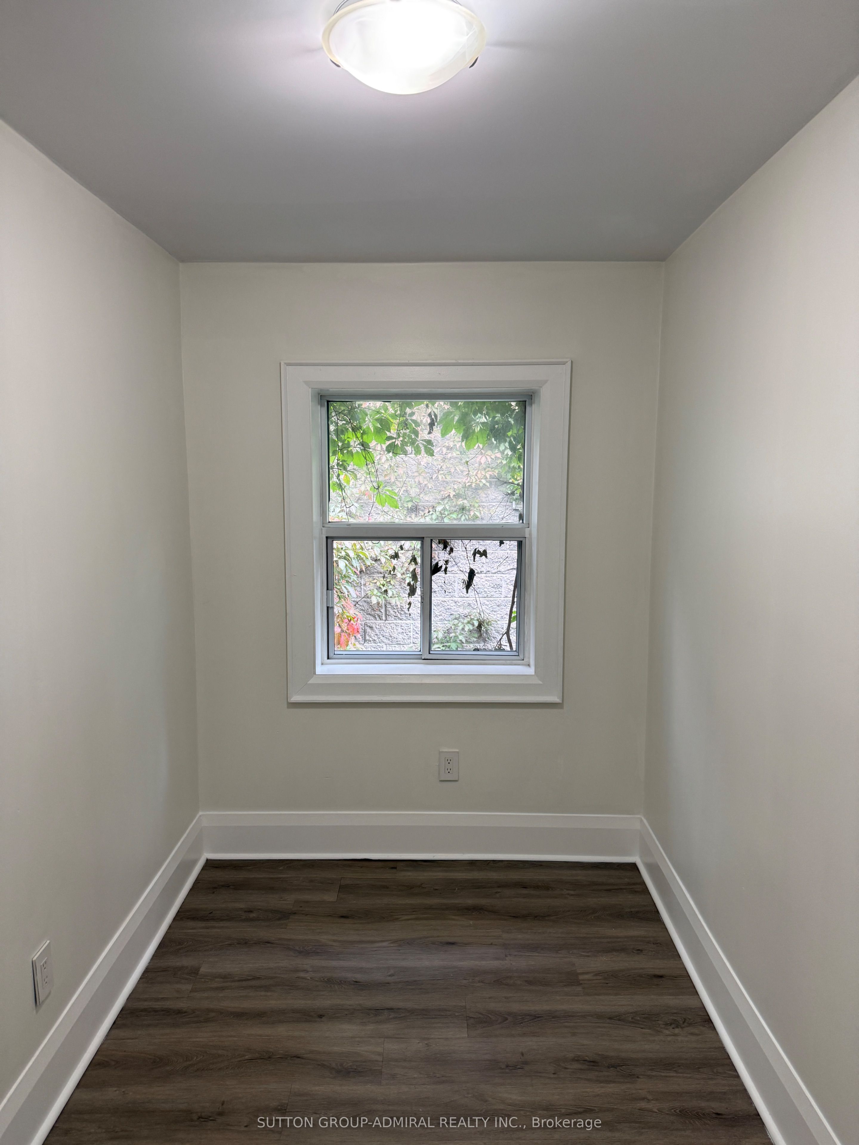 915 St Clair Avenue W 16 Property Photo 9