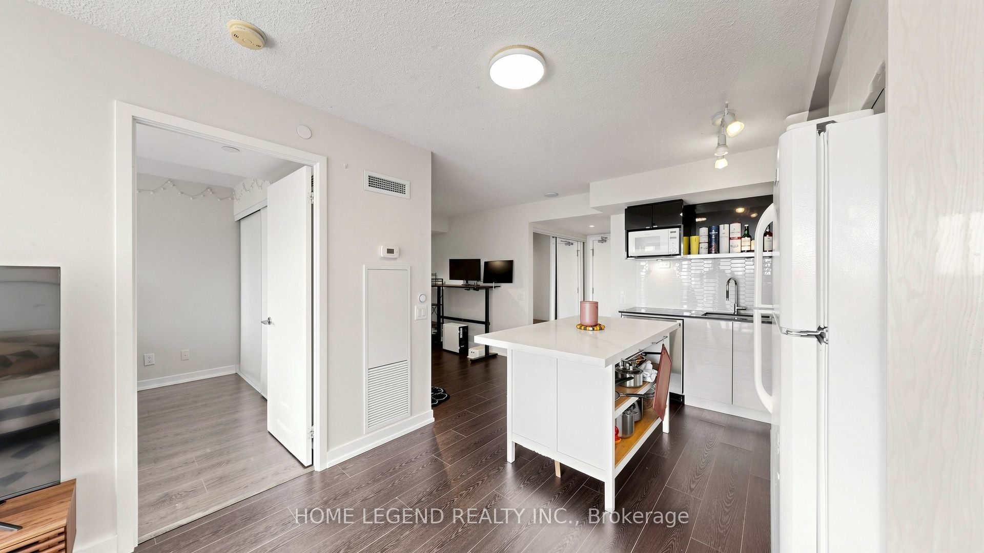 72 Esther Shiner Boulevard 2205 Property Photo 17