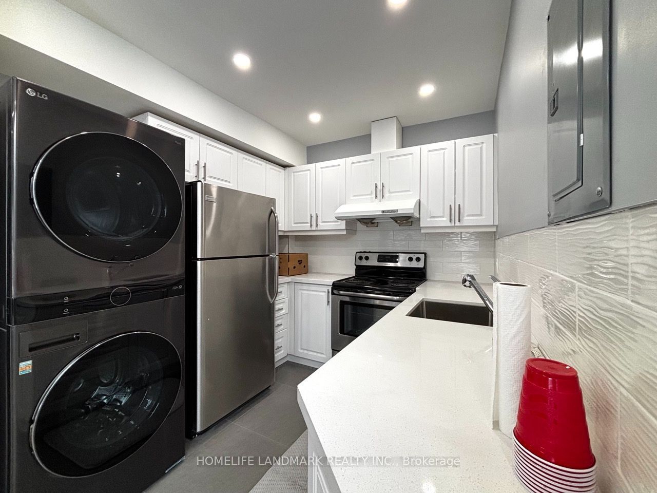 3229 Yonge Street Unit 1 Property Photo 8