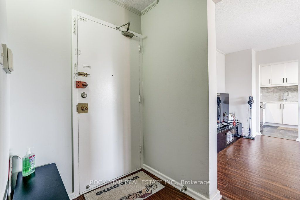 10 Sunny Glenway 708 Property Photo 4