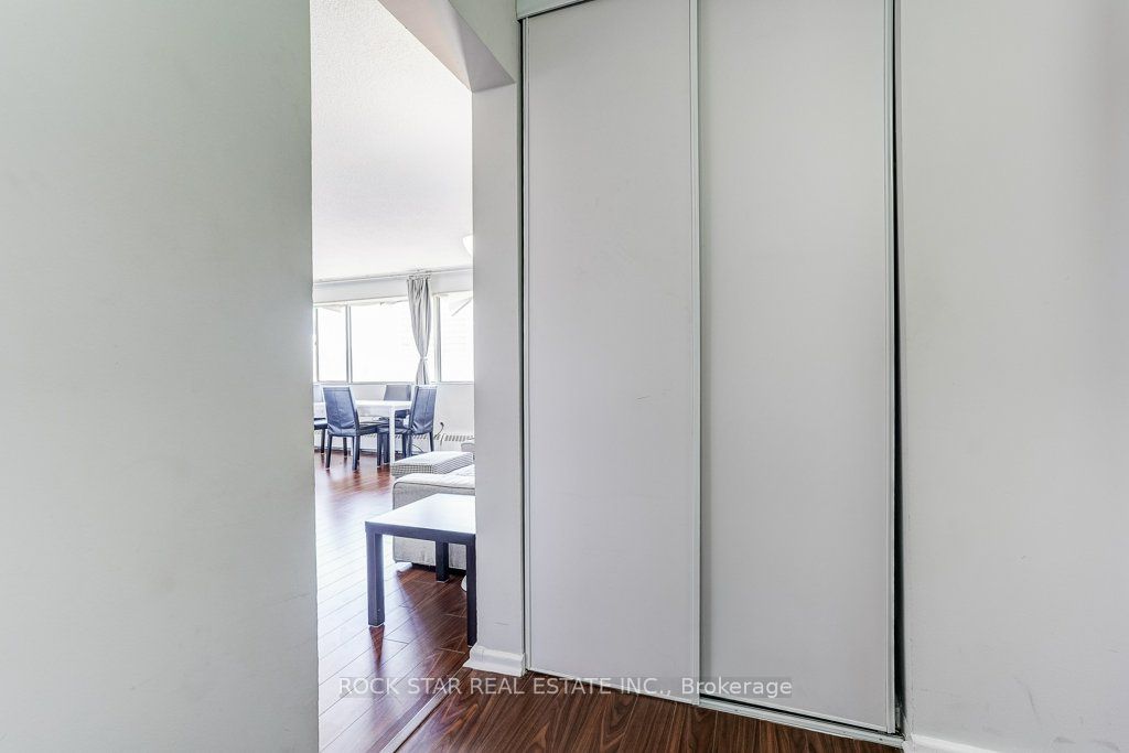 10 Sunny Glenway 708 Property Photo 5