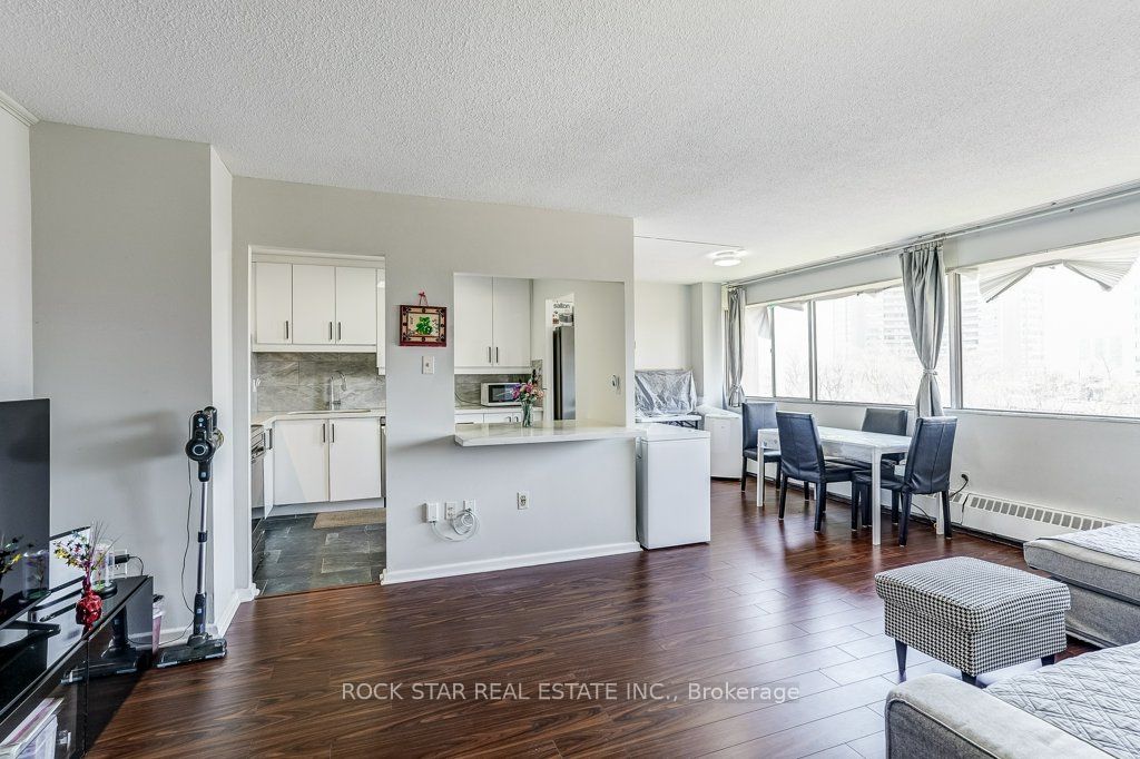 10 Sunny Glenway 708 Property Photo 7