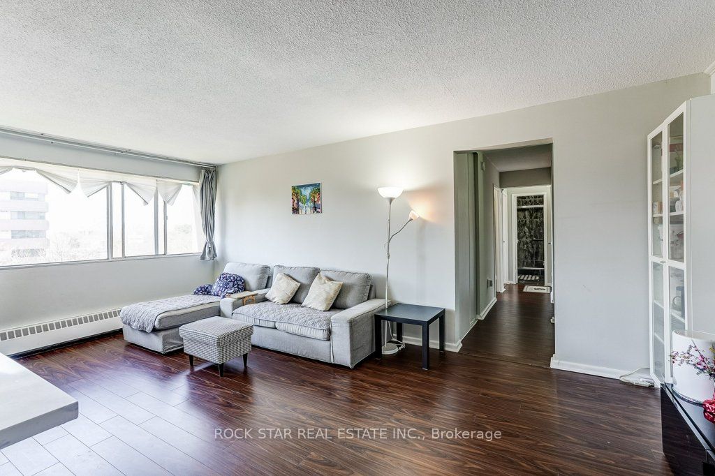 10 Sunny Glenway 708 Property Photo 8