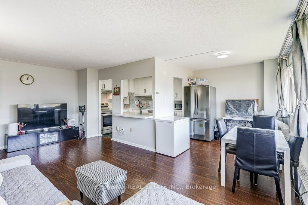 10 Sunny Glenway 708 Property Photo 10