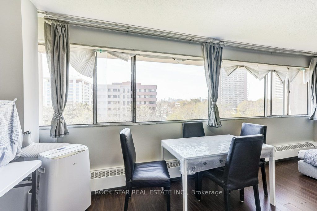 10 Sunny Glenway 708 Property Photo 11