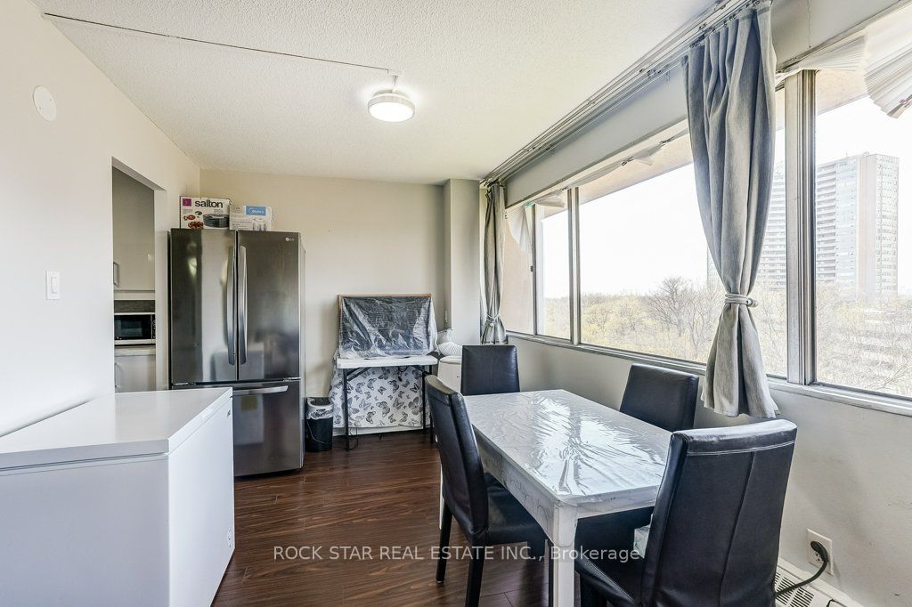 10 Sunny Glenway 708 Property Photo 12