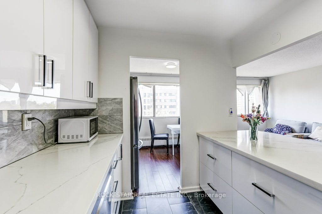 10 Sunny Glenway 708 Property Photo 14