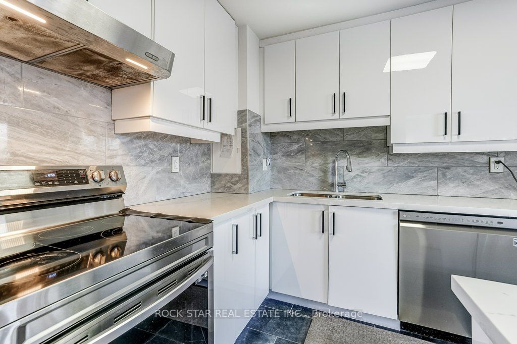 10 Sunny Glenway 708 Property Photo 15