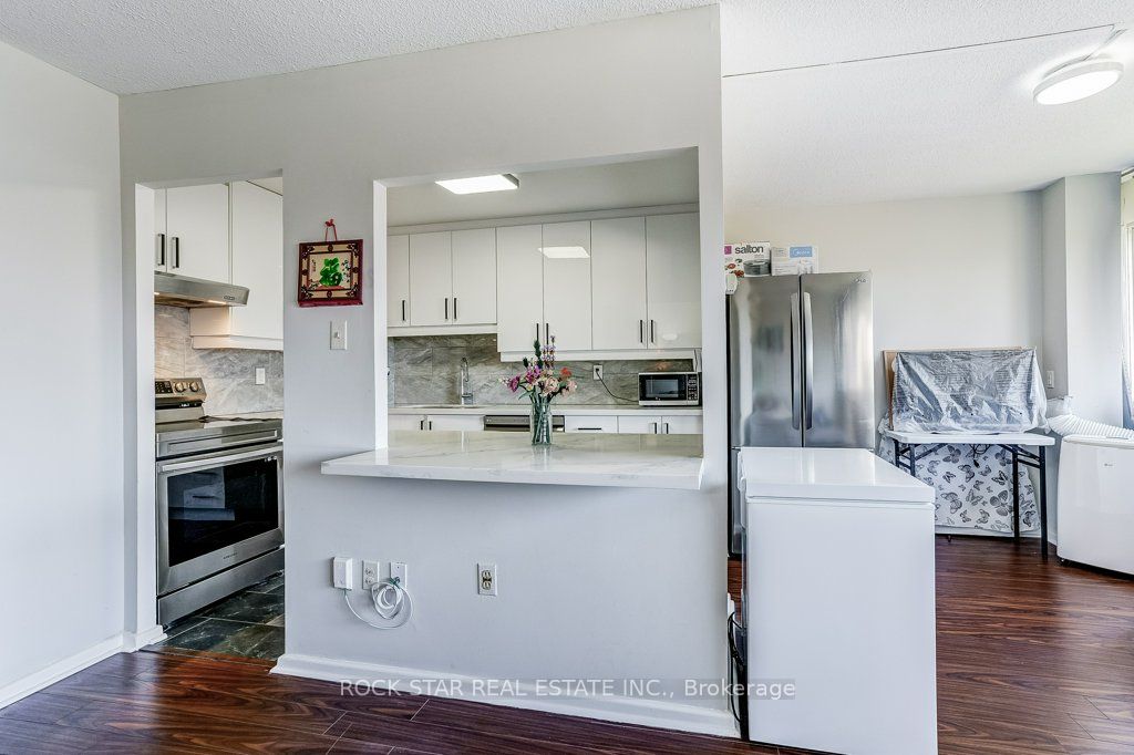 10 Sunny Glenway 708 Property Photo 16