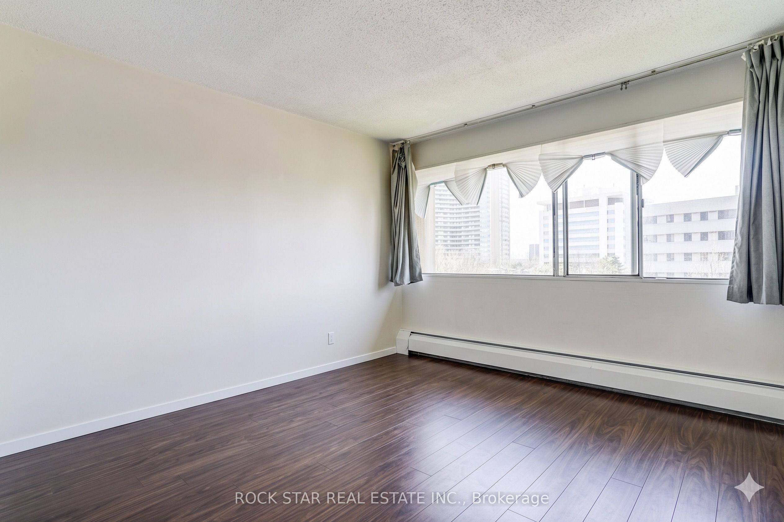 10 Sunny Glenway 708 Property Photo 18