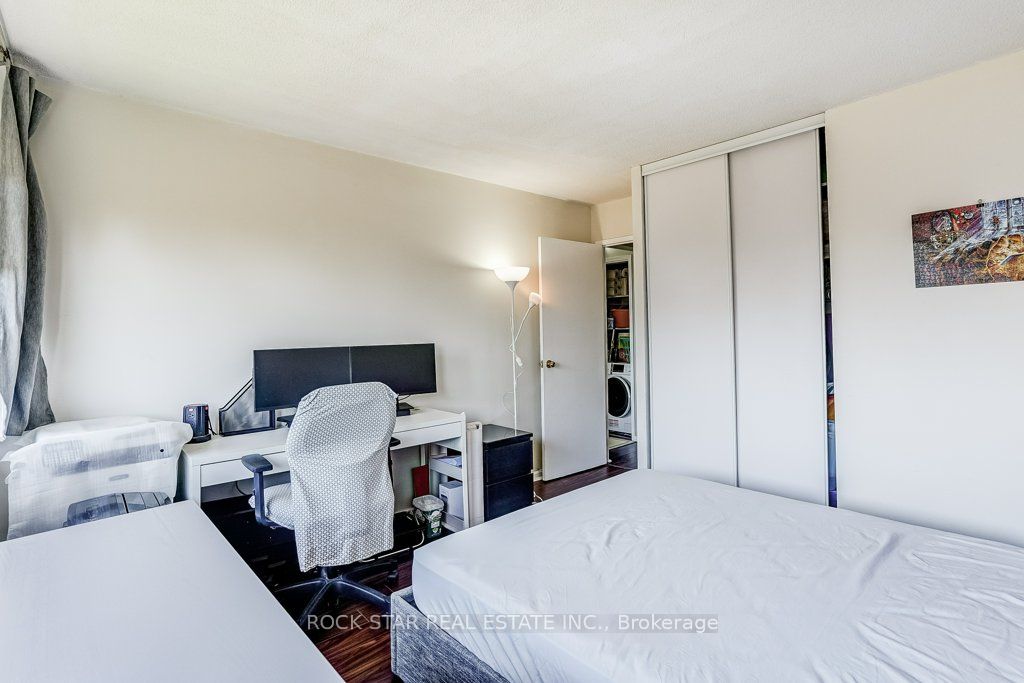 10 Sunny Glenway 708 Property Photo 19