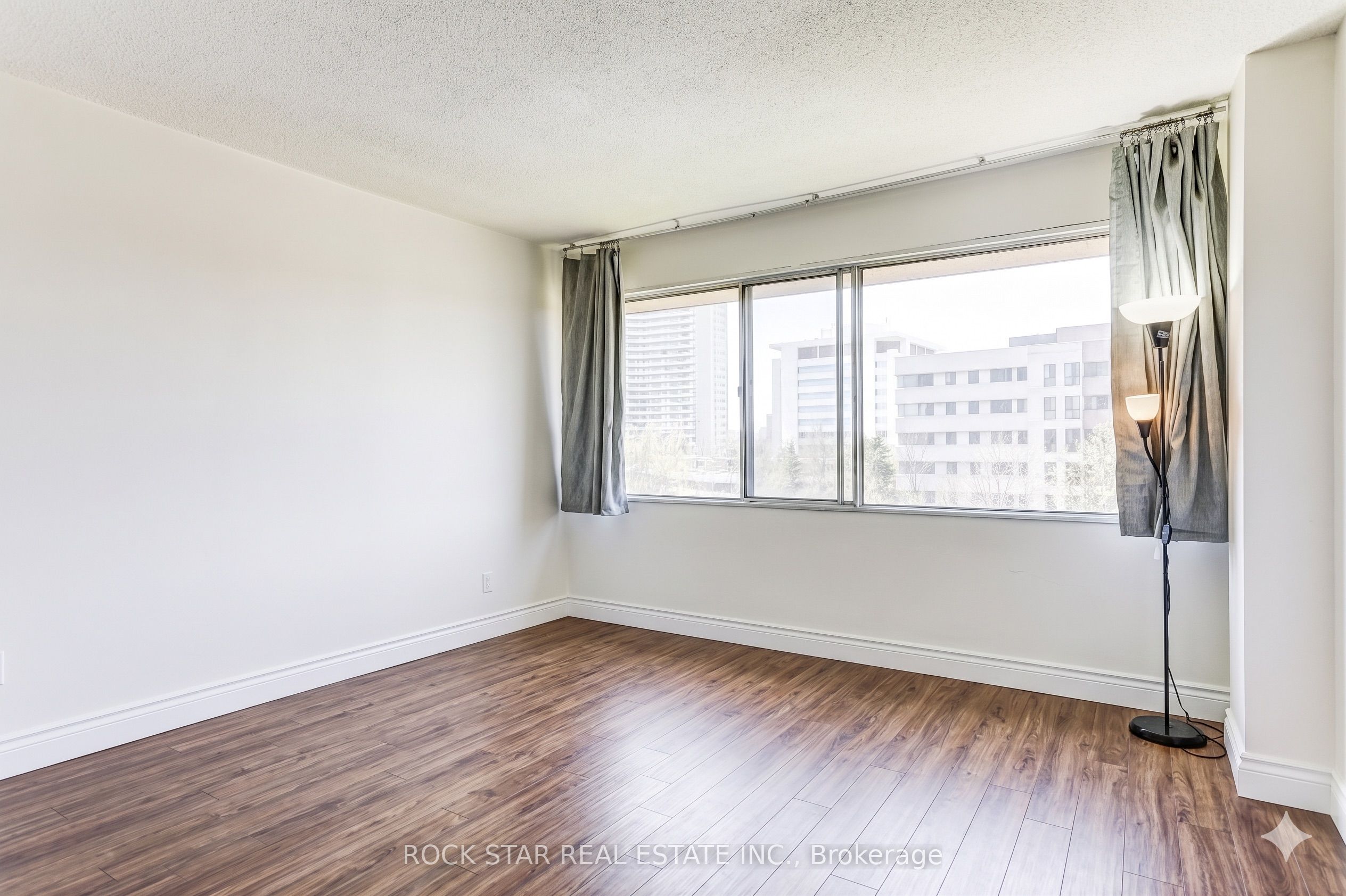 10 Sunny Glenway 708 Property Photo 21